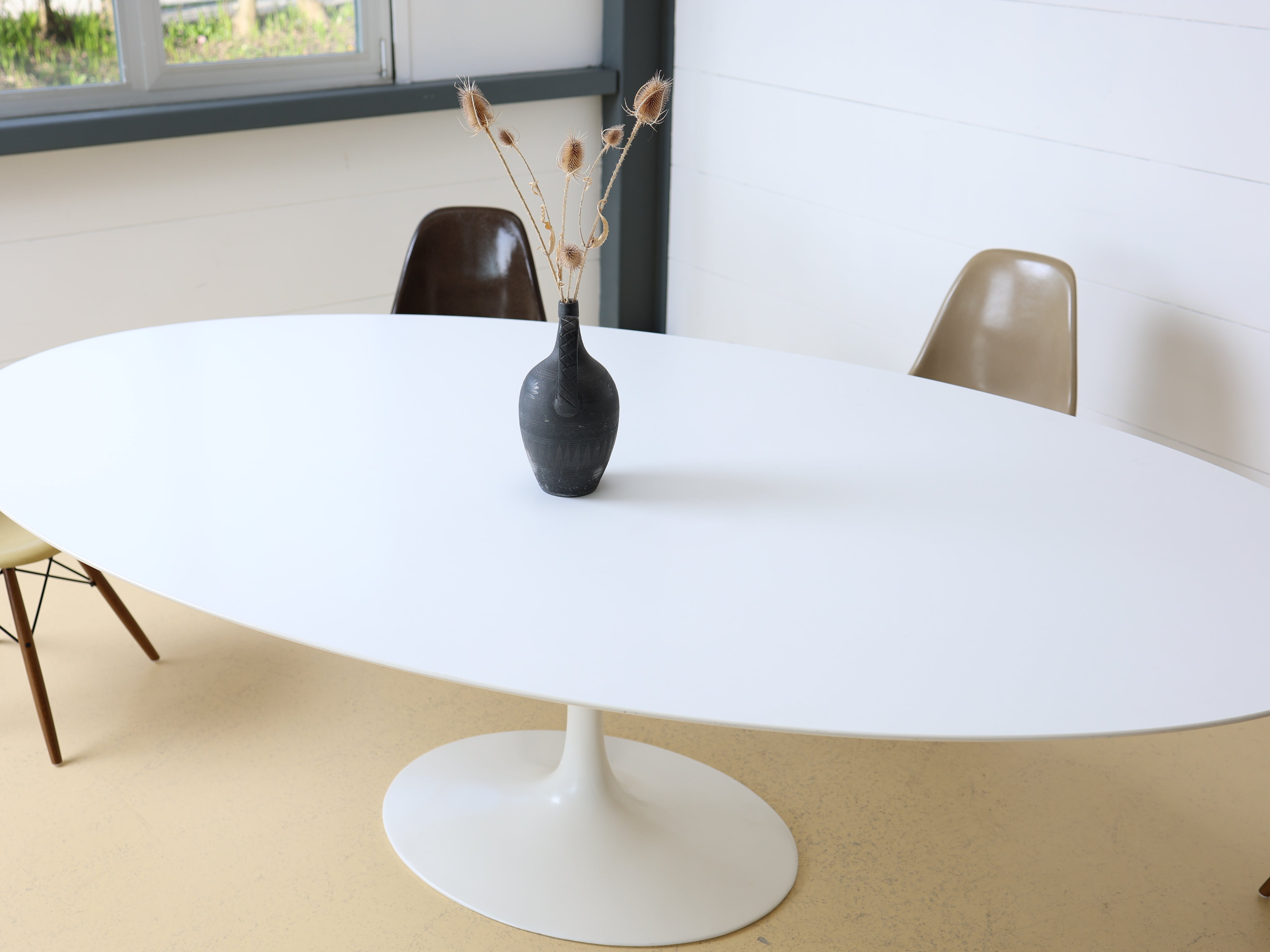 Eero Saarinen Tisch von Knoll Oval
