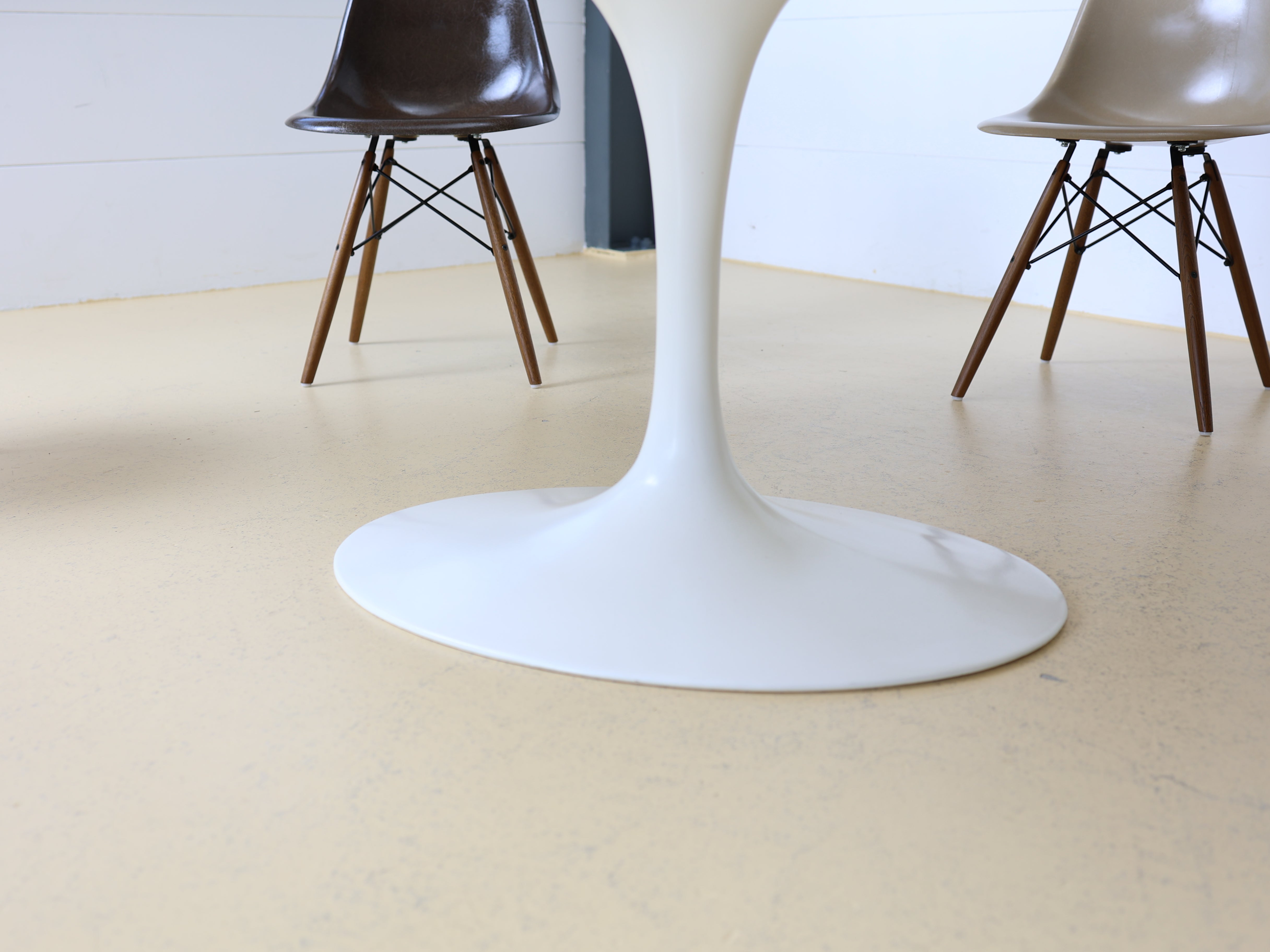 Eero Saarinen Tisch von Knoll Oval