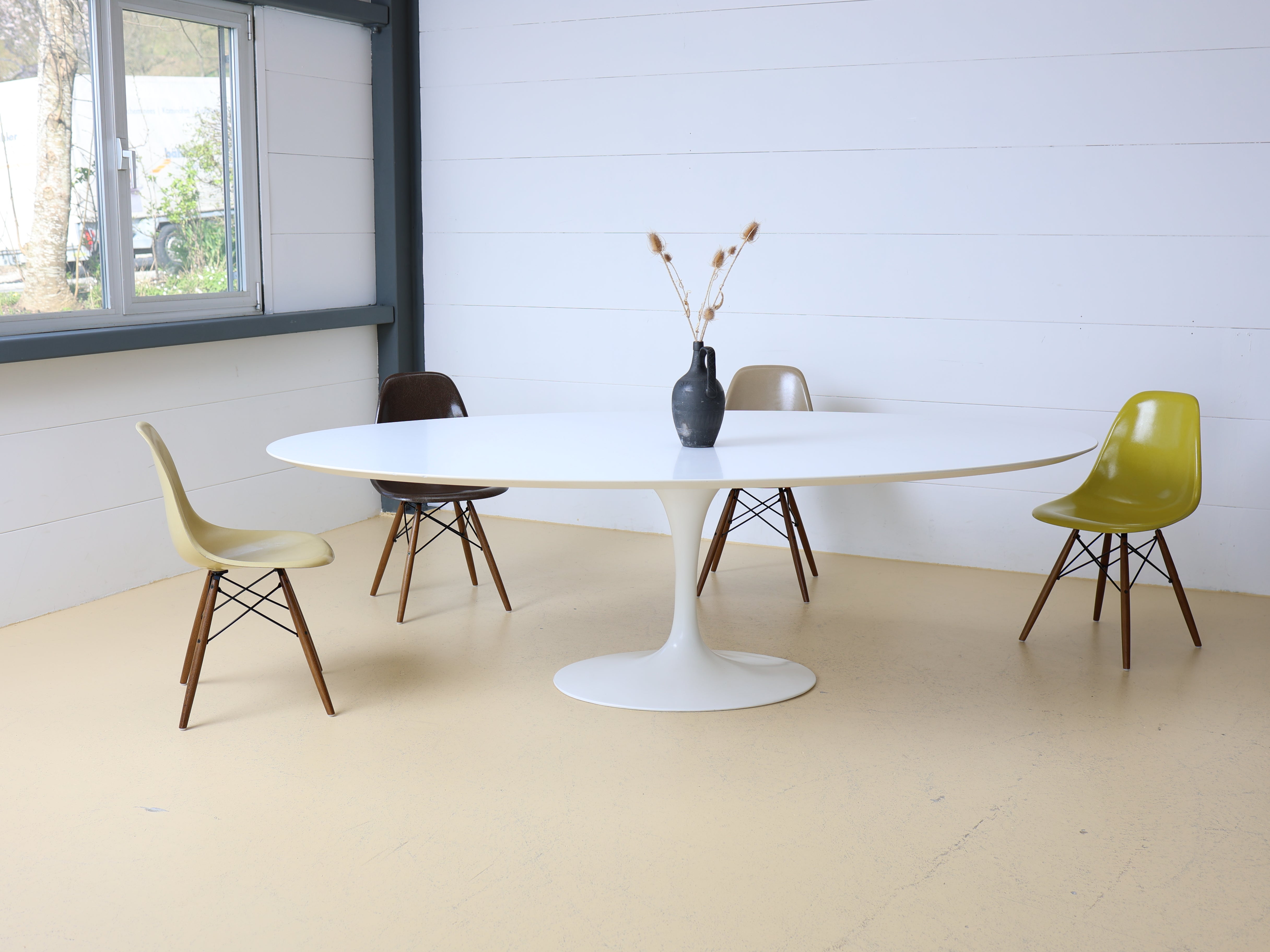 Eero Saarinen Tisch von Knoll Oval