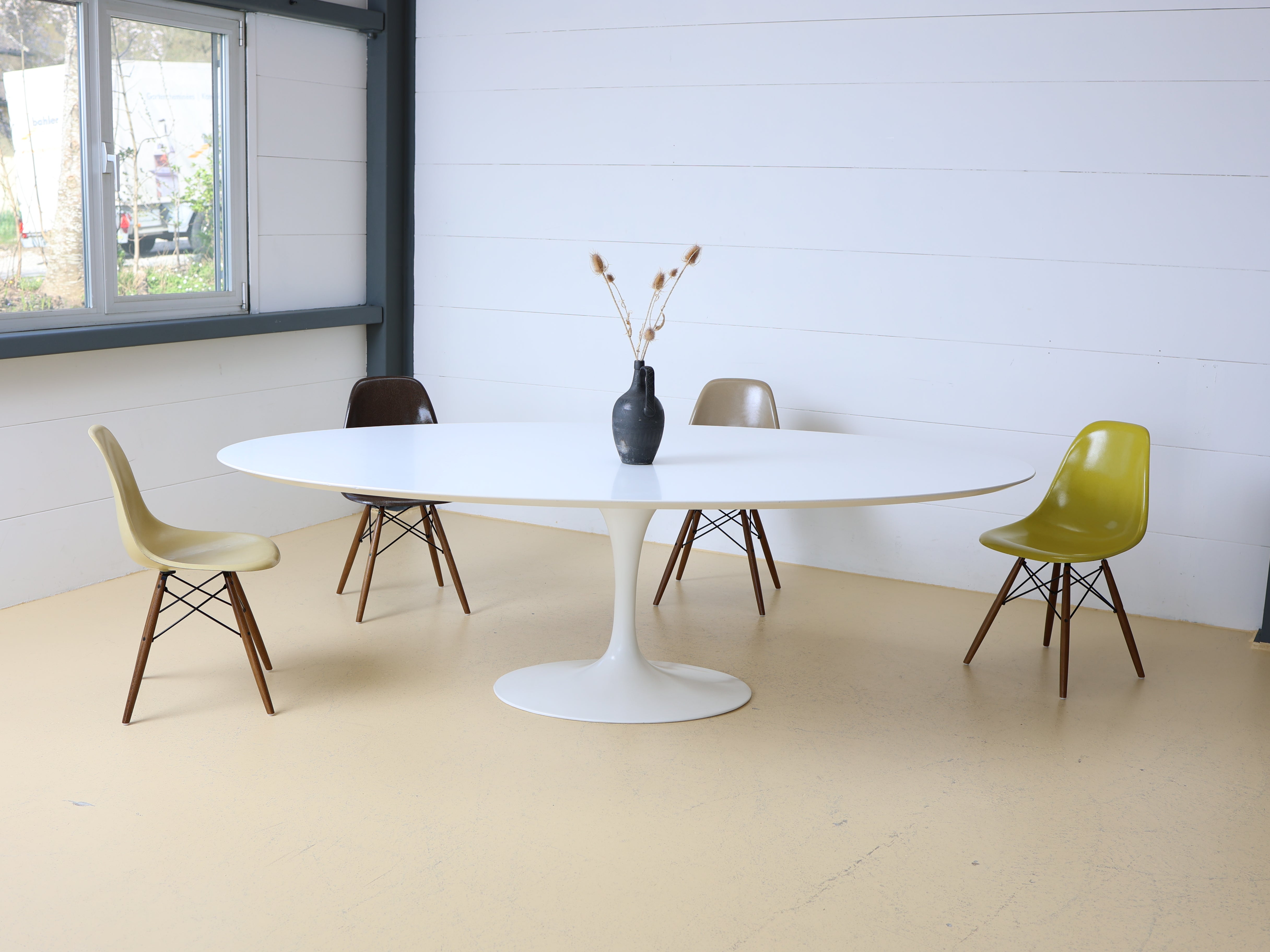 Eero Saarinen Tisch von Knoll Oval