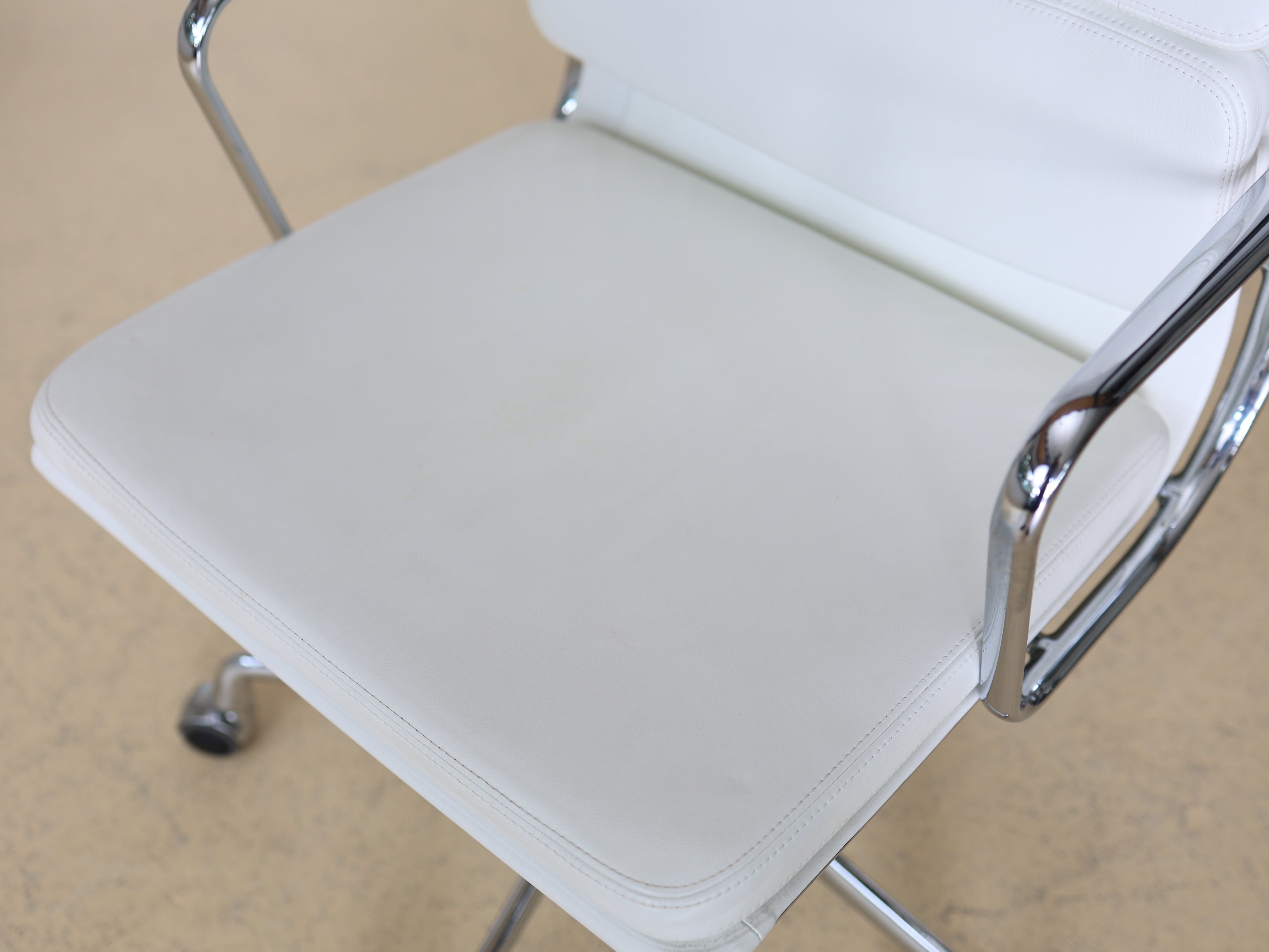 Vitra Eames Soft Pad Bürostuhl, EA 217