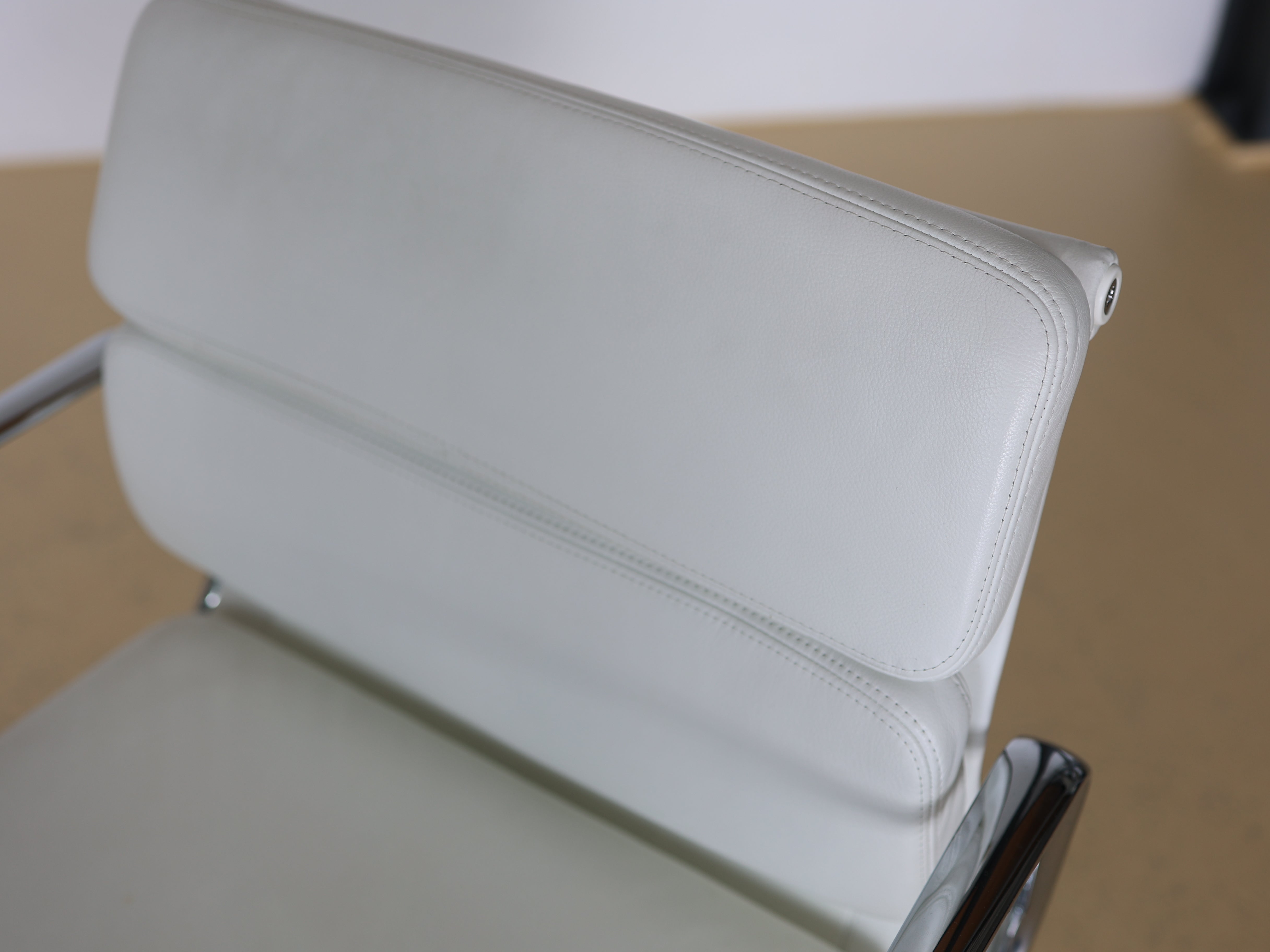 Vitra Eames Soft Pad Bürostuhl, EA 217