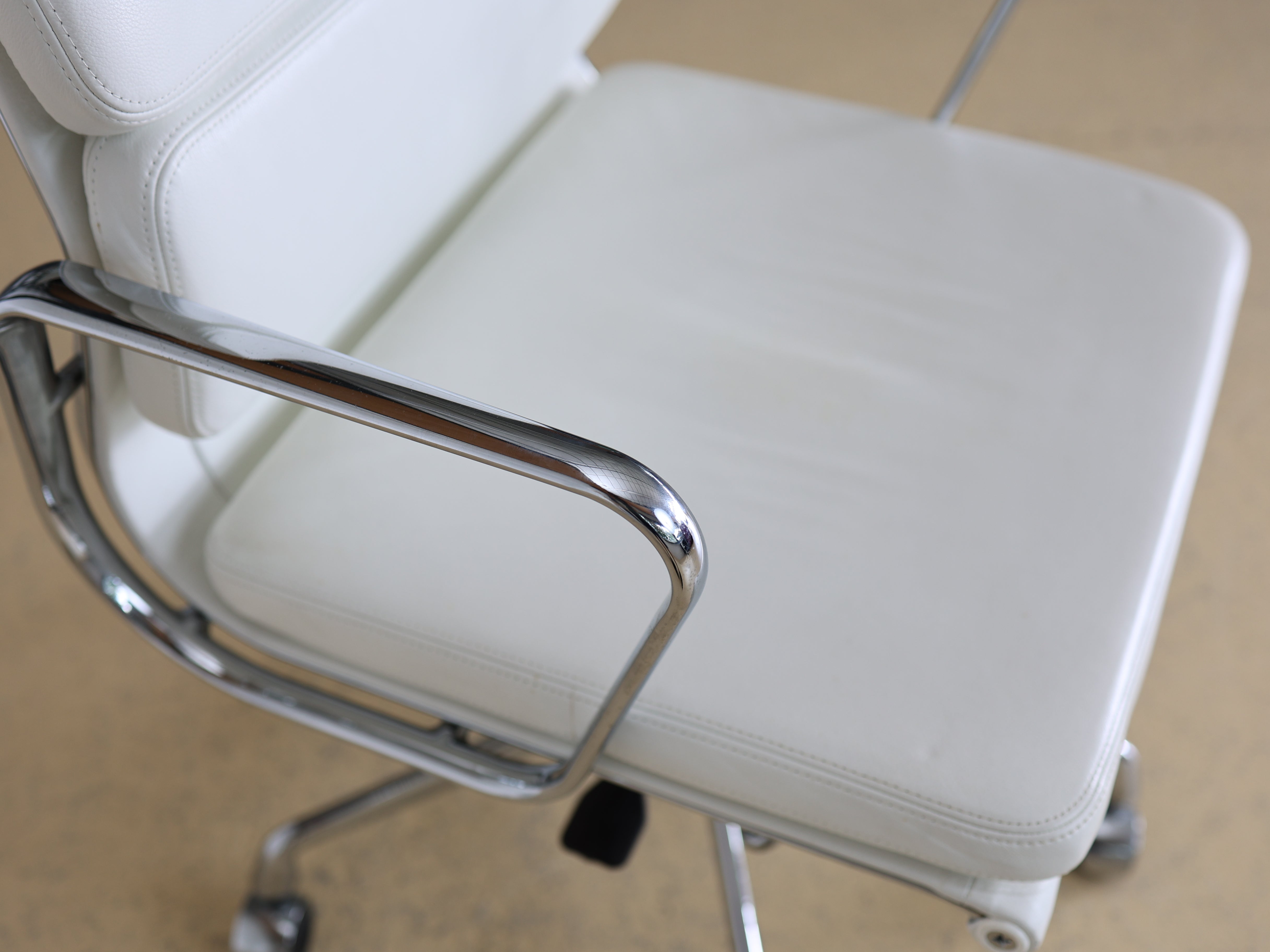 Vitra Eames Soft Pad Bürostuhl, EA 217