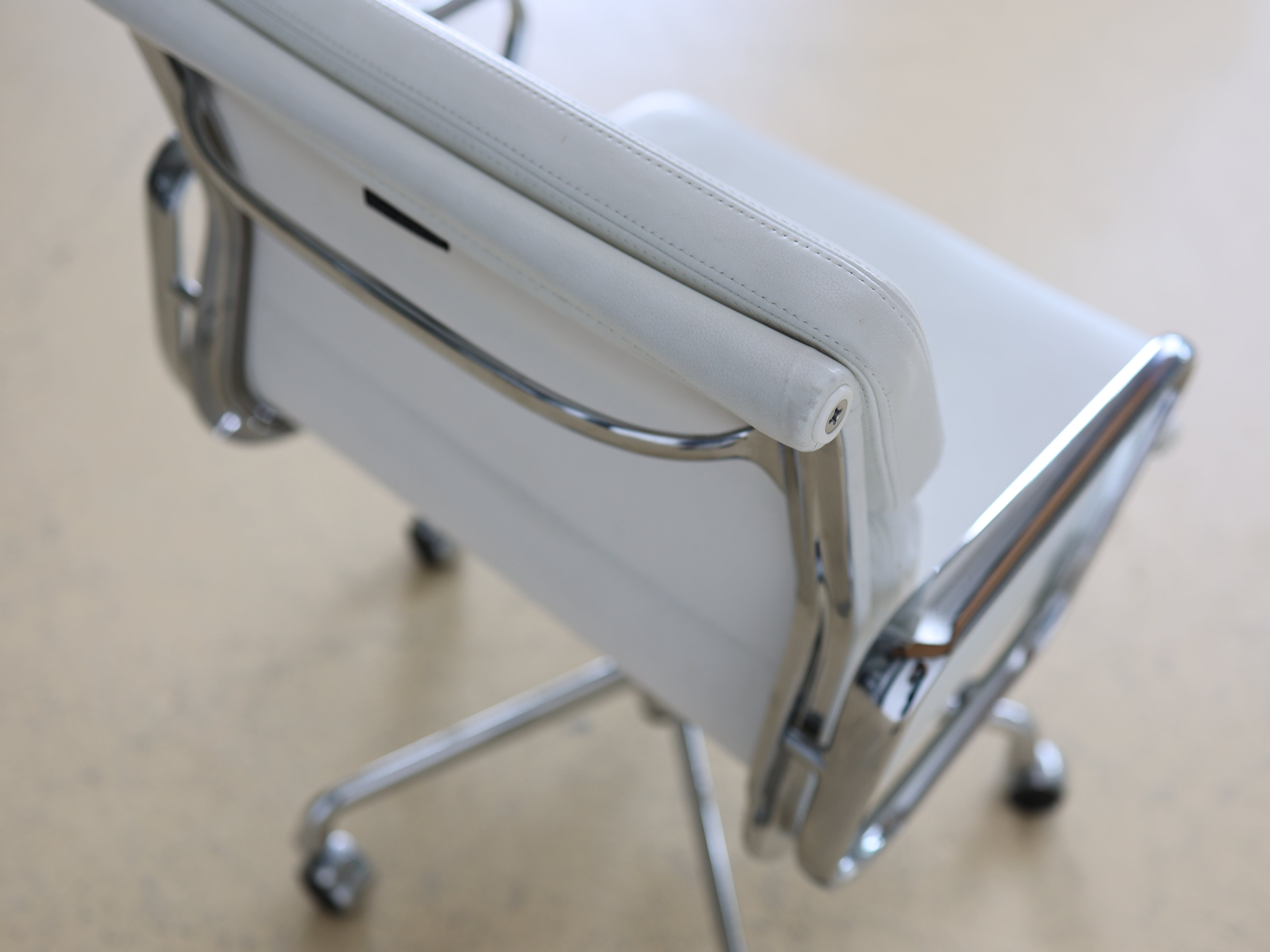Vitra Eames Soft Pad Bürostuhl, EA 217
