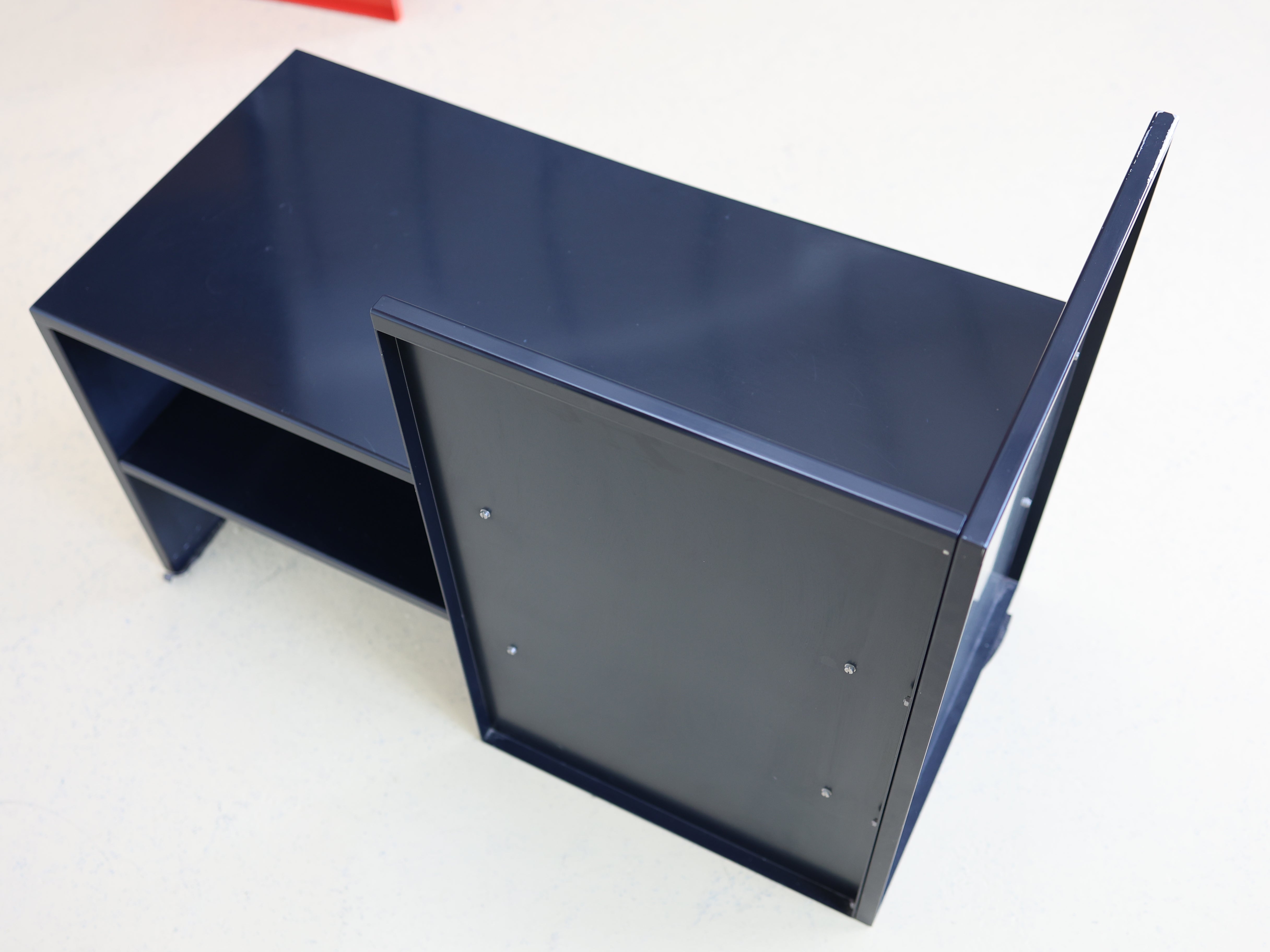 Donald Judd Bench, LEHNI