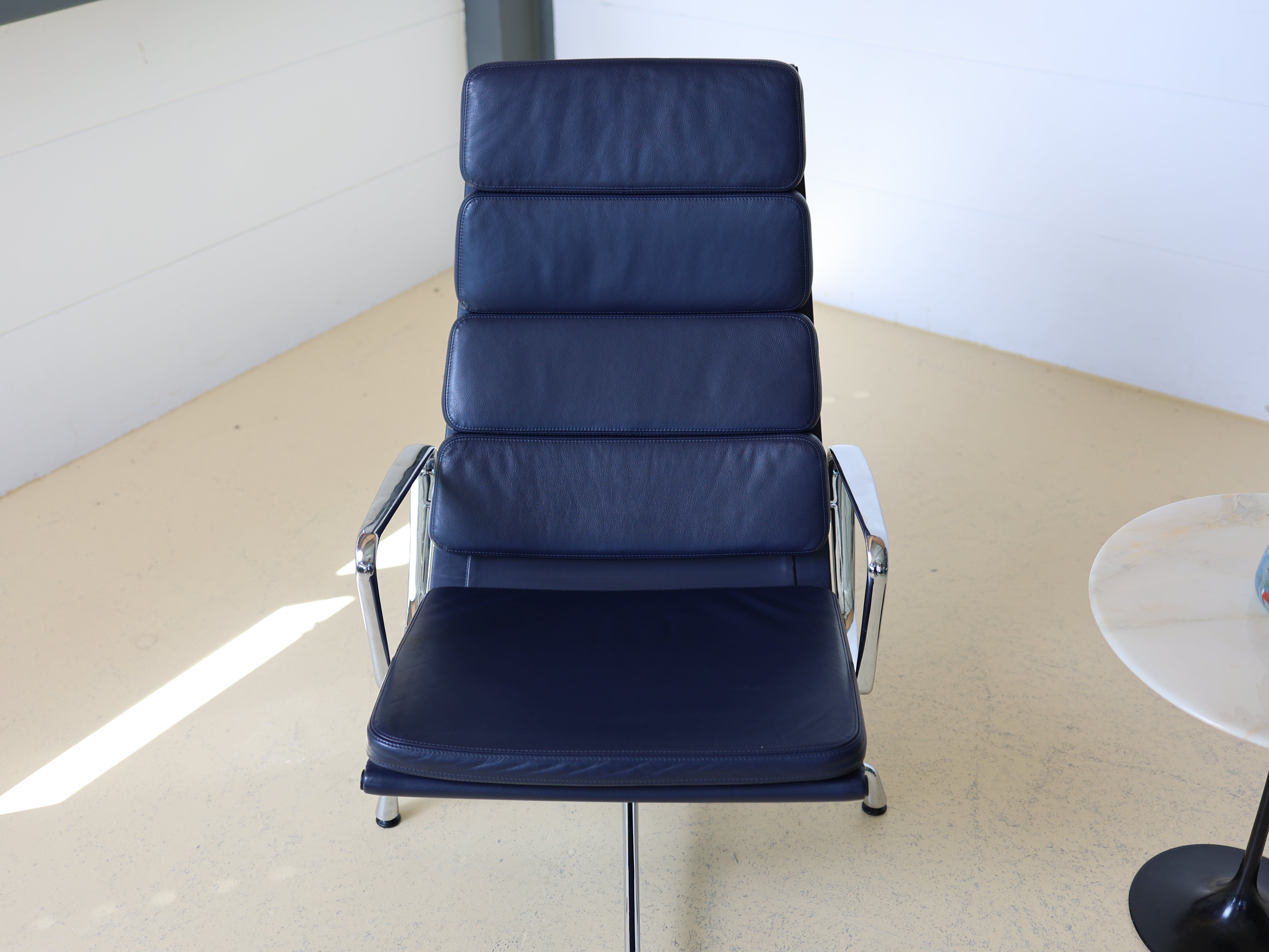 Vitra EA222 Soft Pad Sessel von Eames