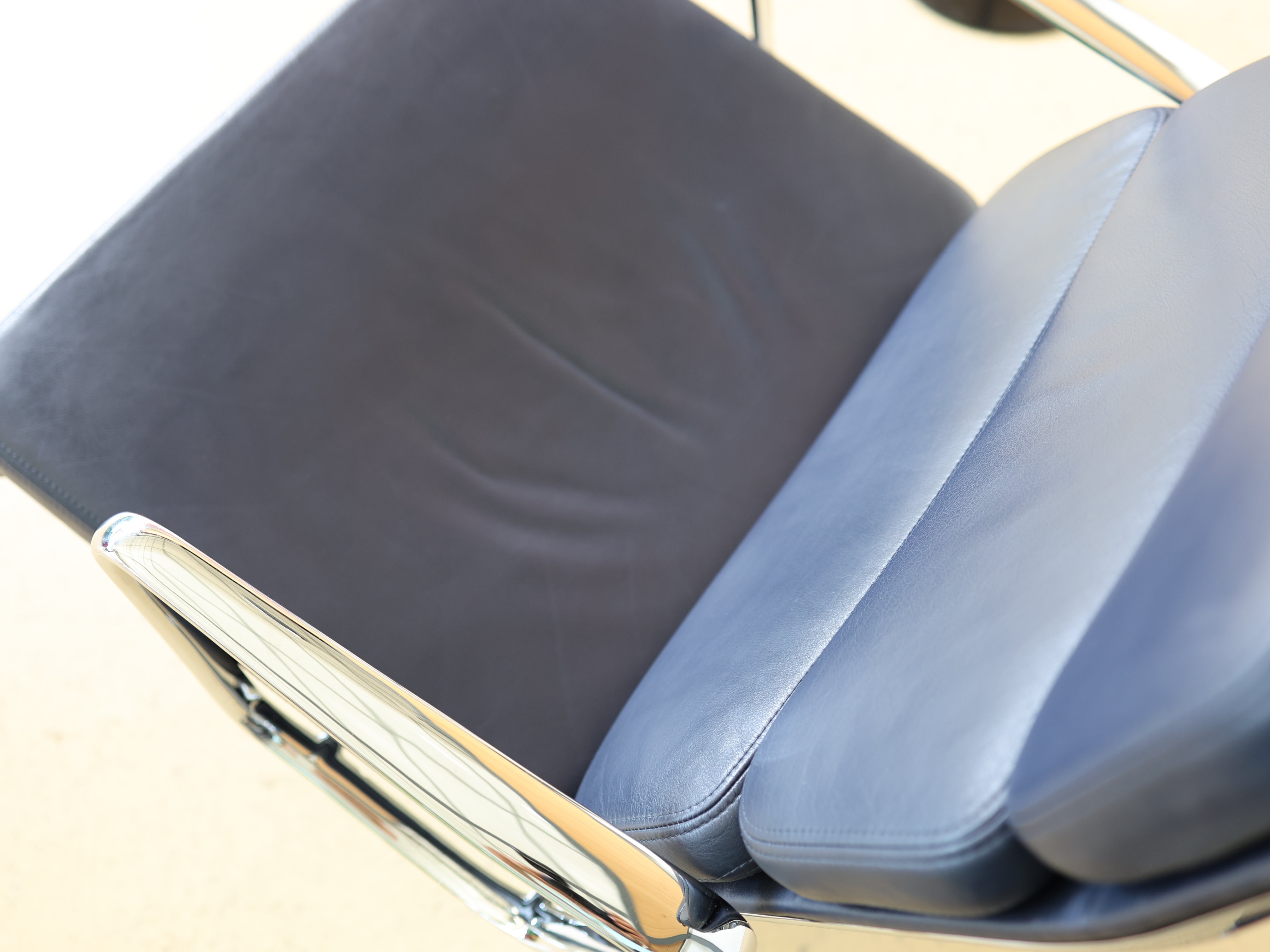 Vitra EA222 Soft Pad Sessel von Eames