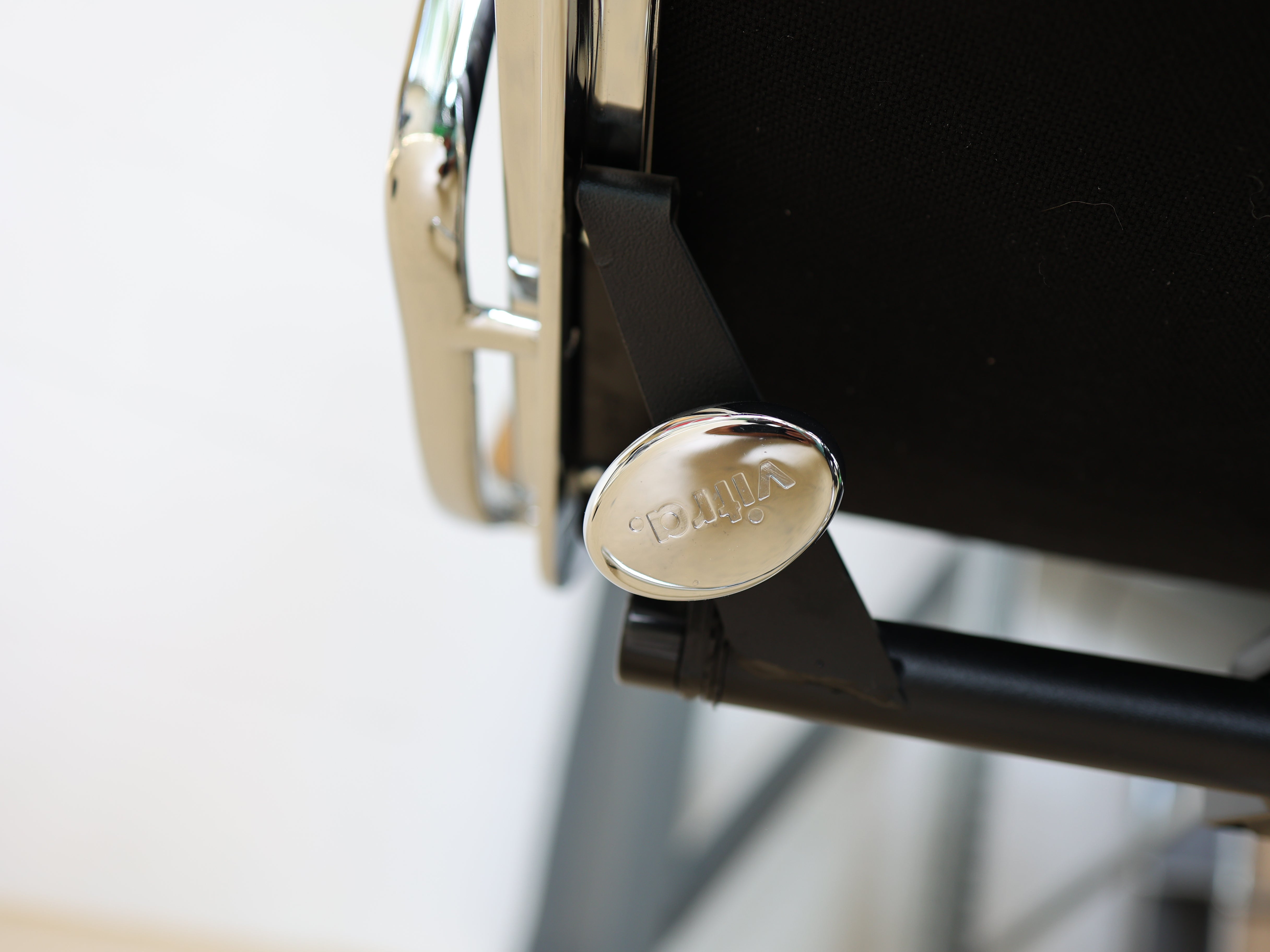 Vitra EA222 Soft Pad Sessel von Eames