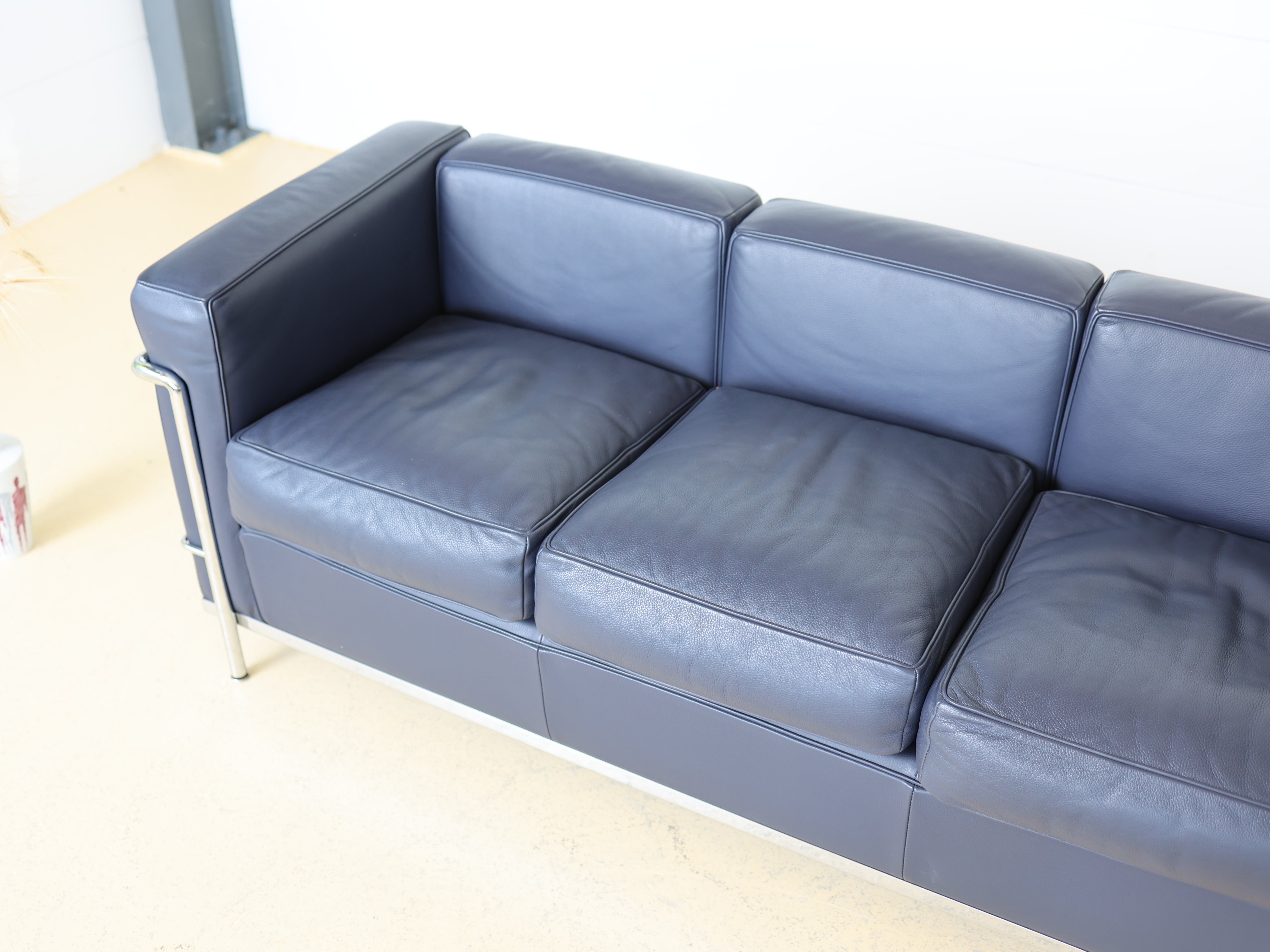 Le Corbusier Sofa LC2 von Cassina - Dunkelblau