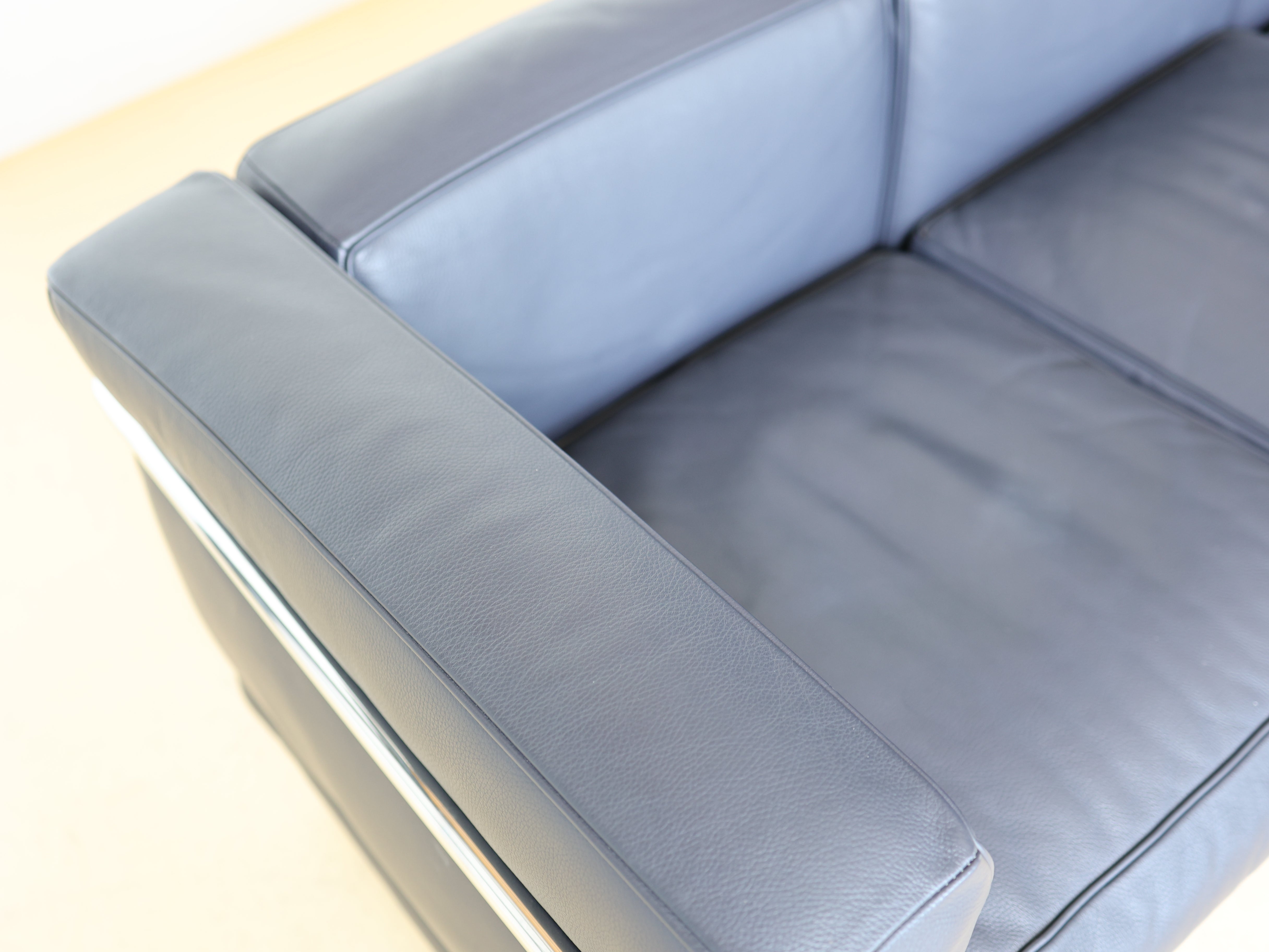 Le Corbusier Sofa LC2 von Cassina - Dunkelblau