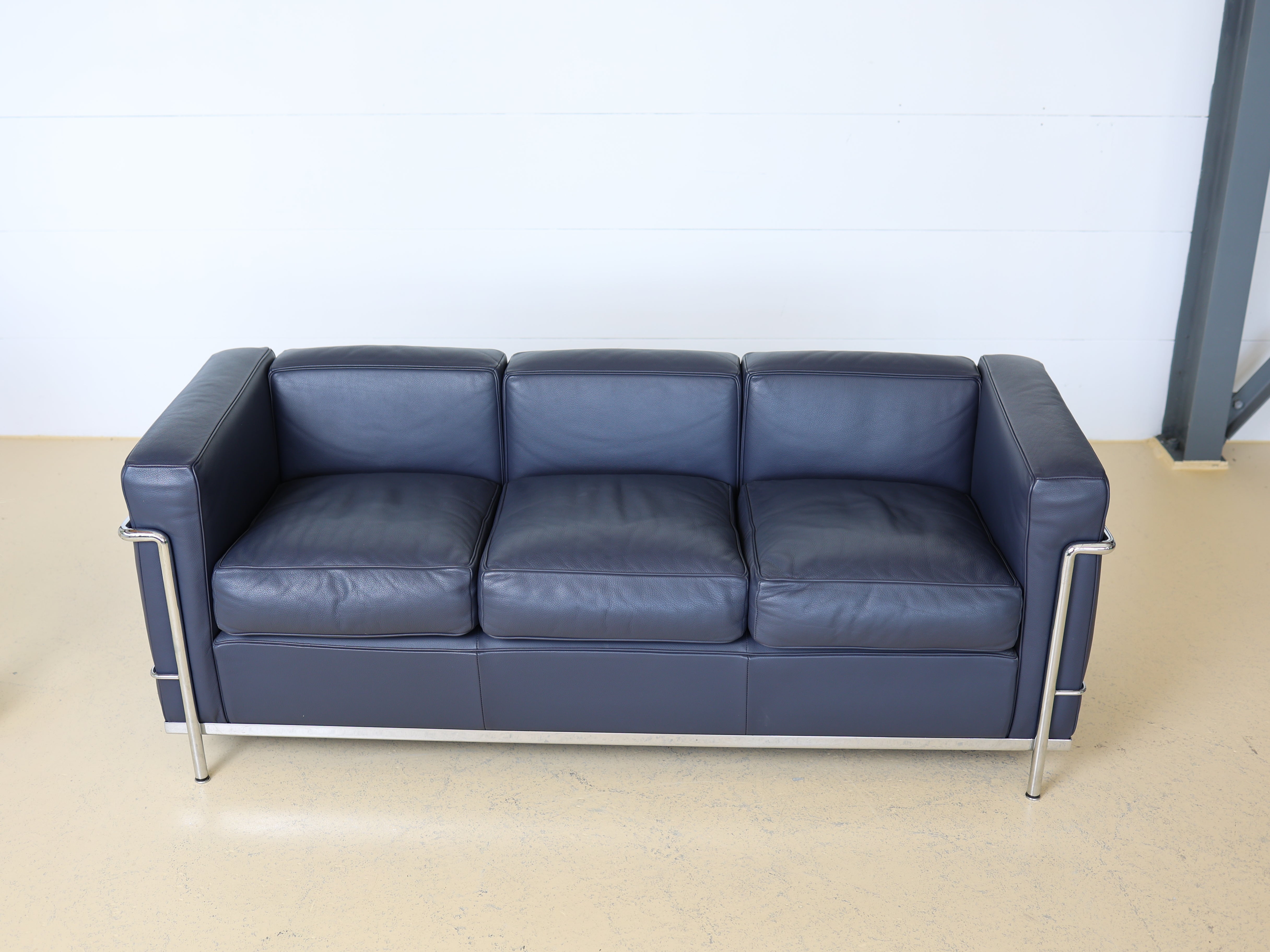 Le Corbusier Sofa LC2 von Cassina - Dunkelblau