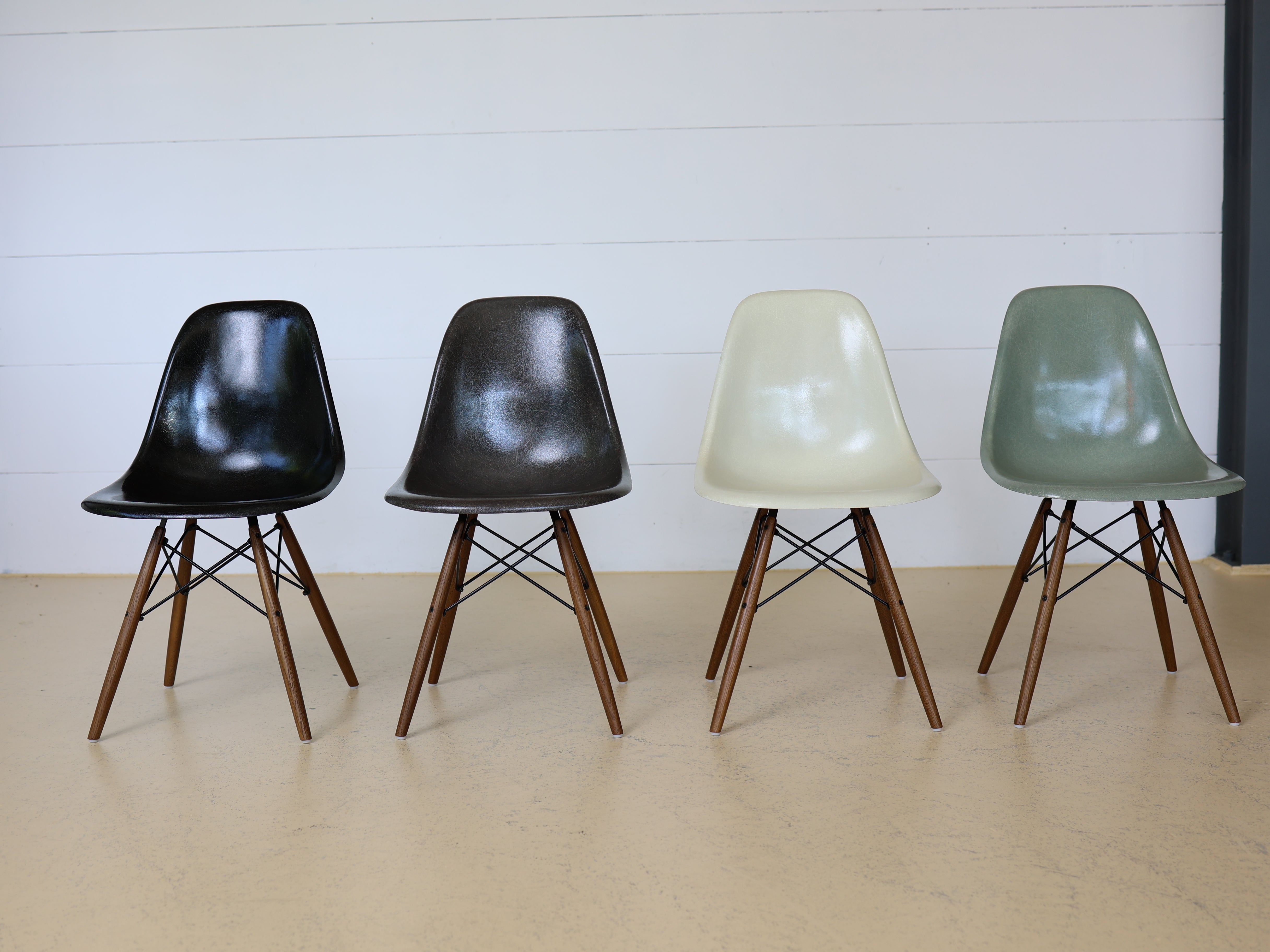 Eames Fiberglas Stühle von Hermann Miller