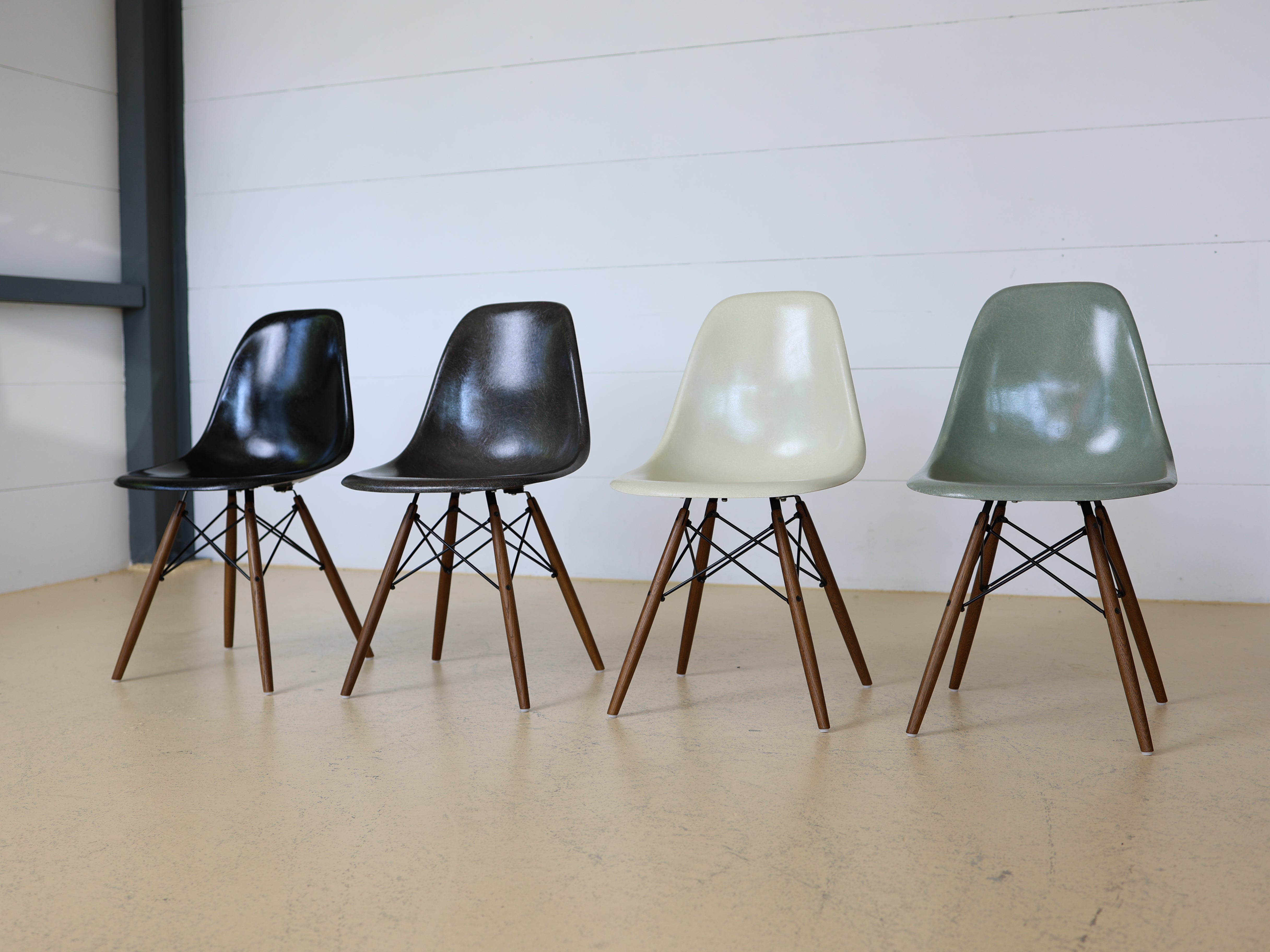 Eames Fiberglas Stühle von Hermann Miller