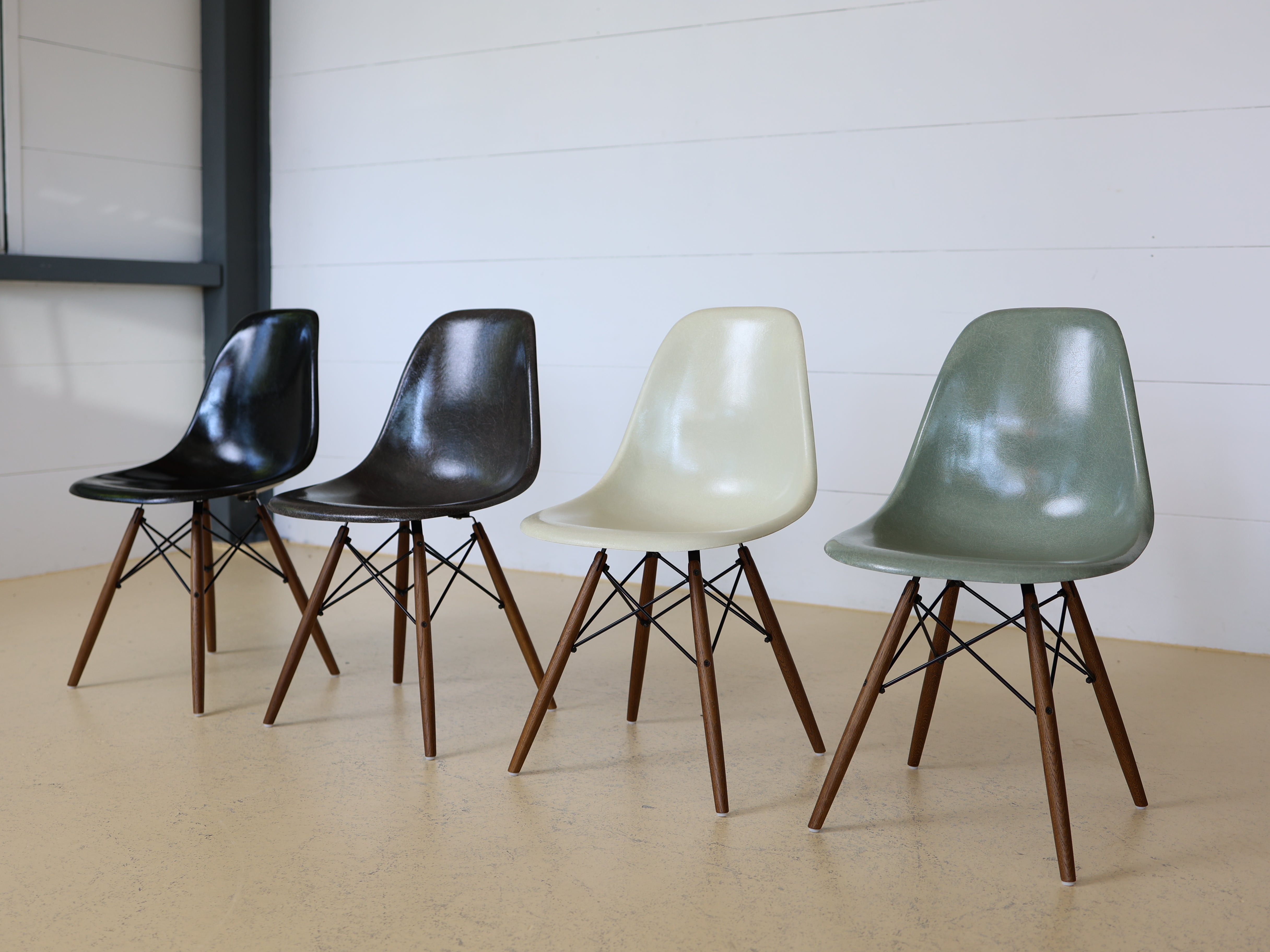 Eames Fiberglas Stühle von Hermann Miller