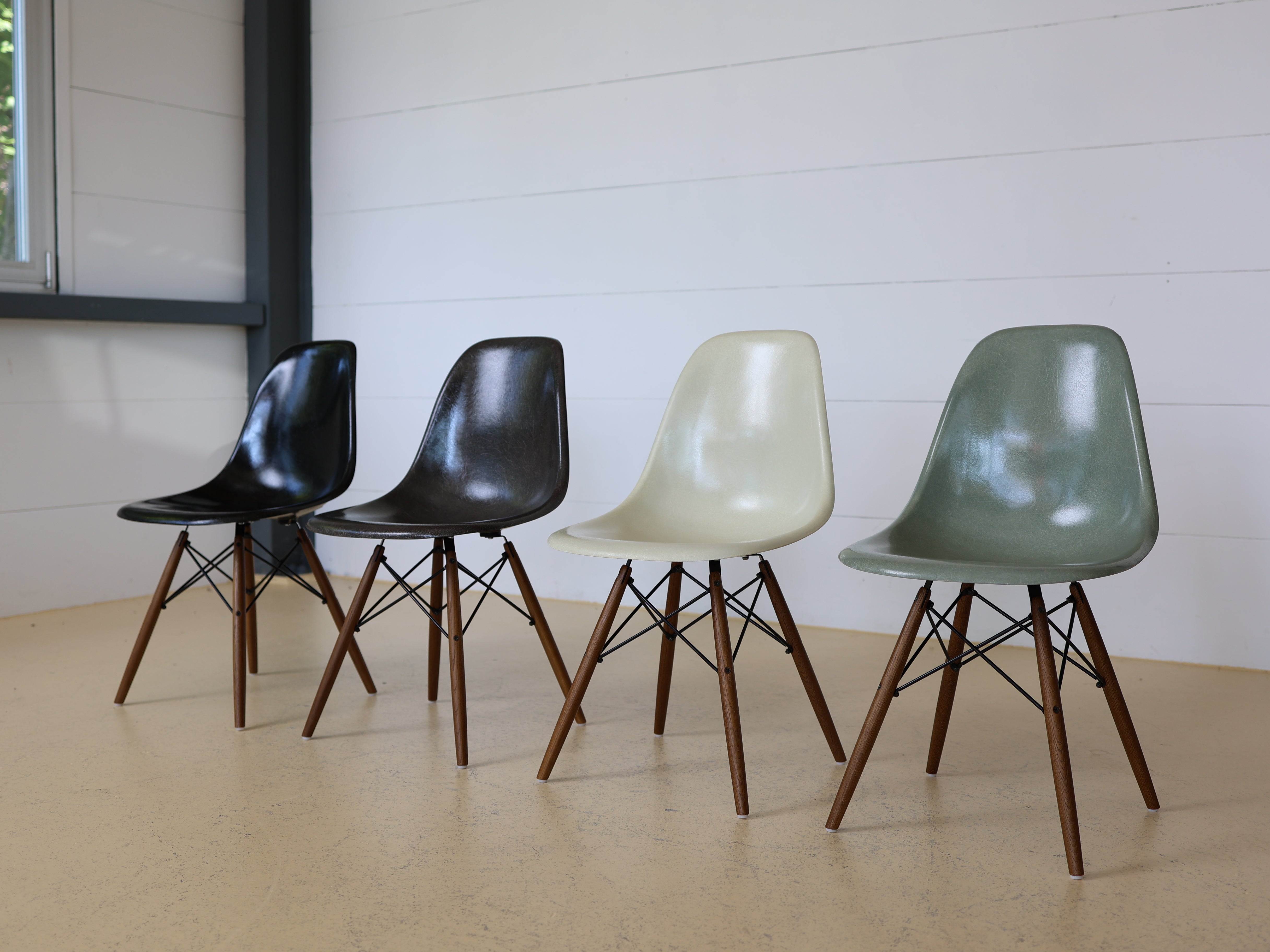 Eames Fiberglas Stühle von Hermann Miller