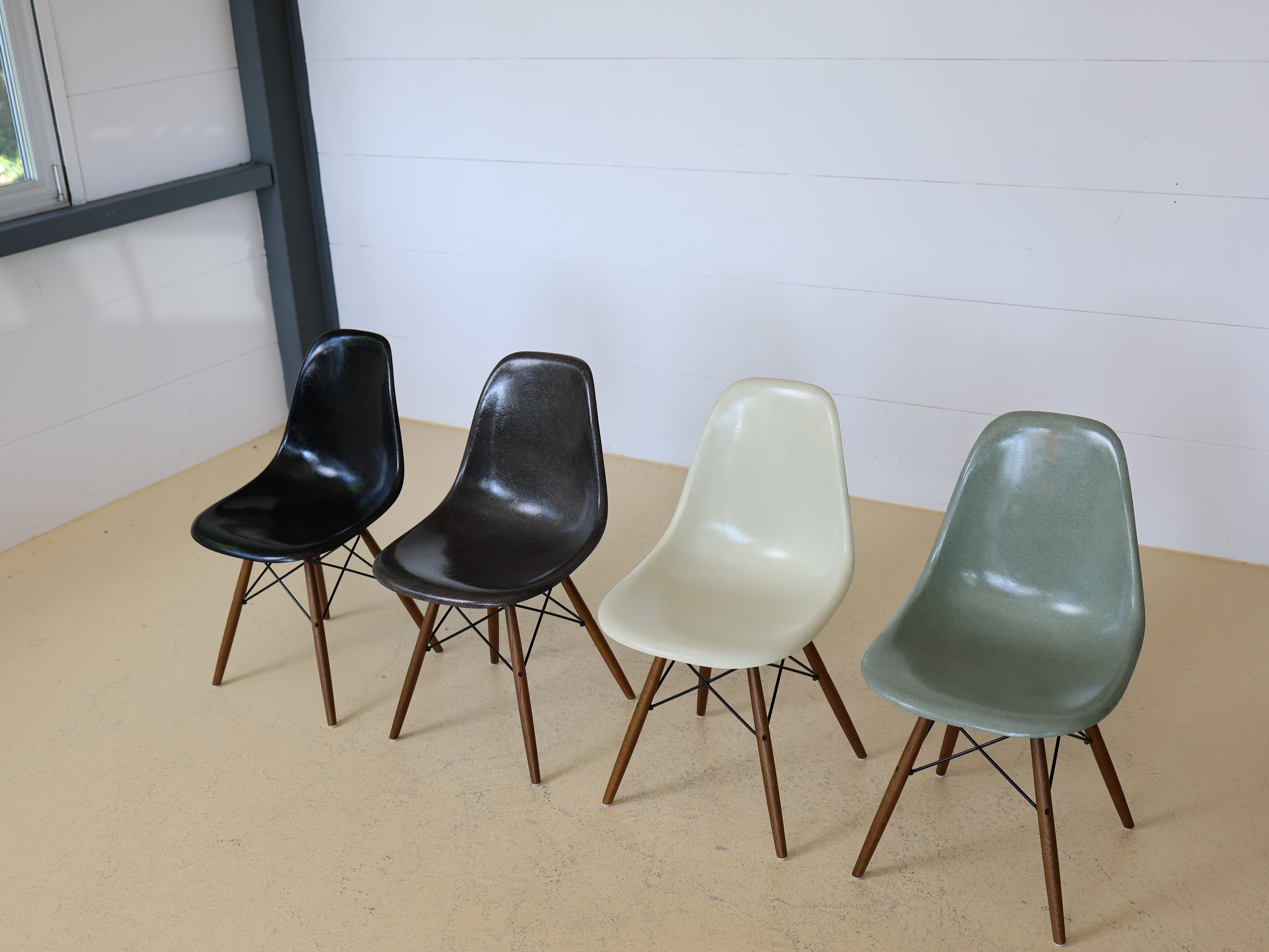 Eames Fiberglas Stühle von Hermann Miller