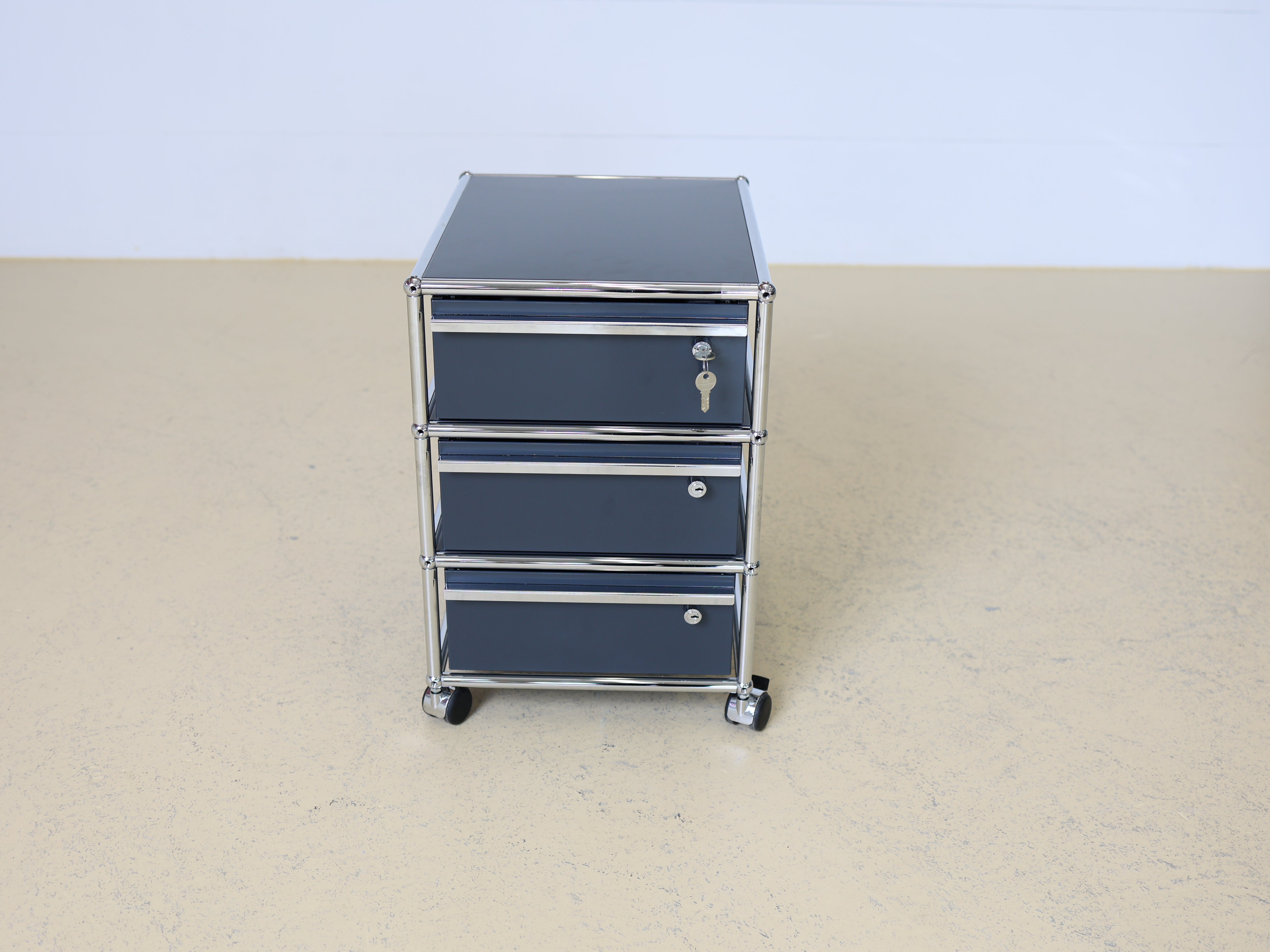 USM Haller Container mit Rollen Anthrazitgrau 5