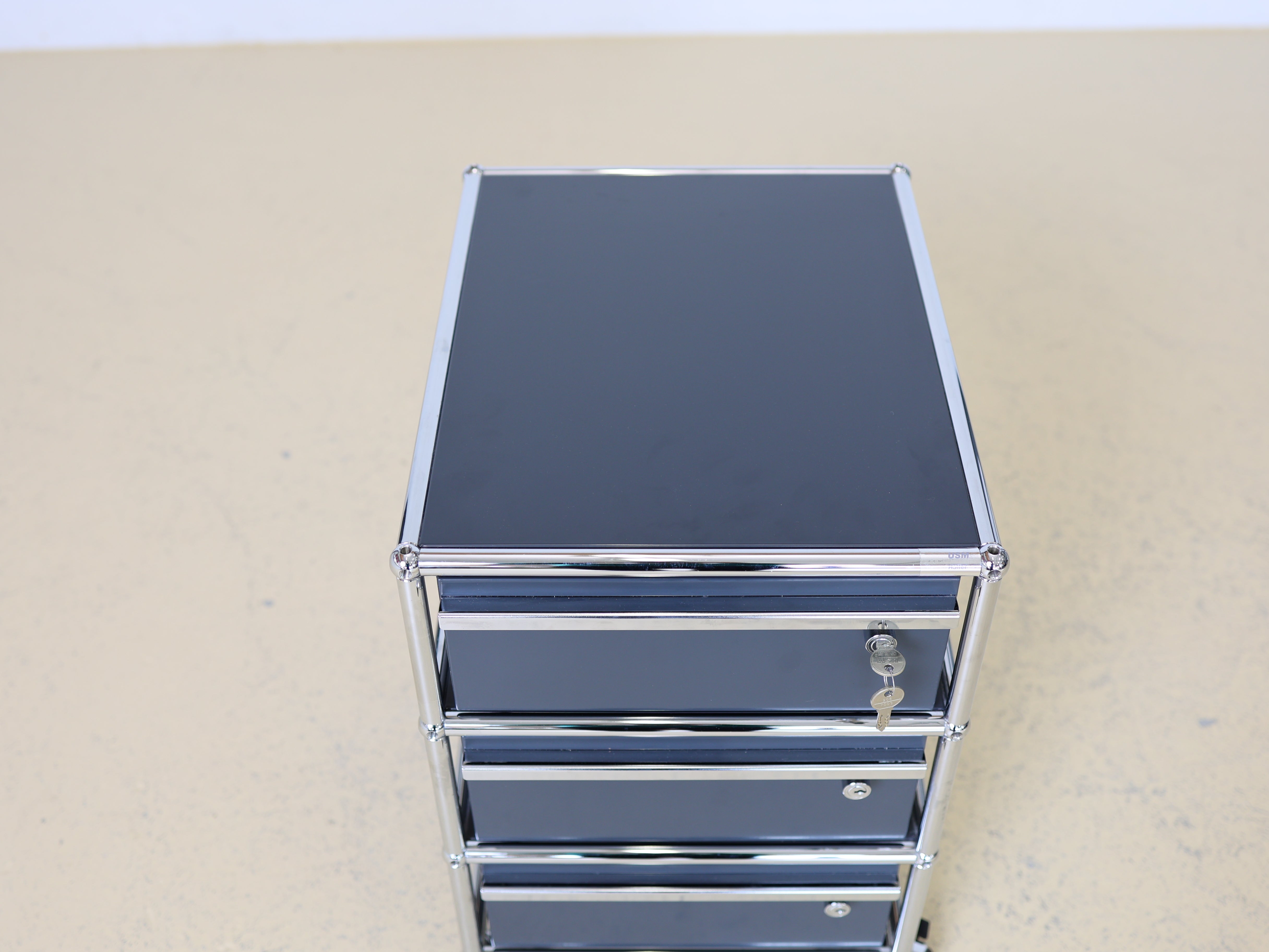 USM Haller Container mit Rollen Anthrazitgrau 6