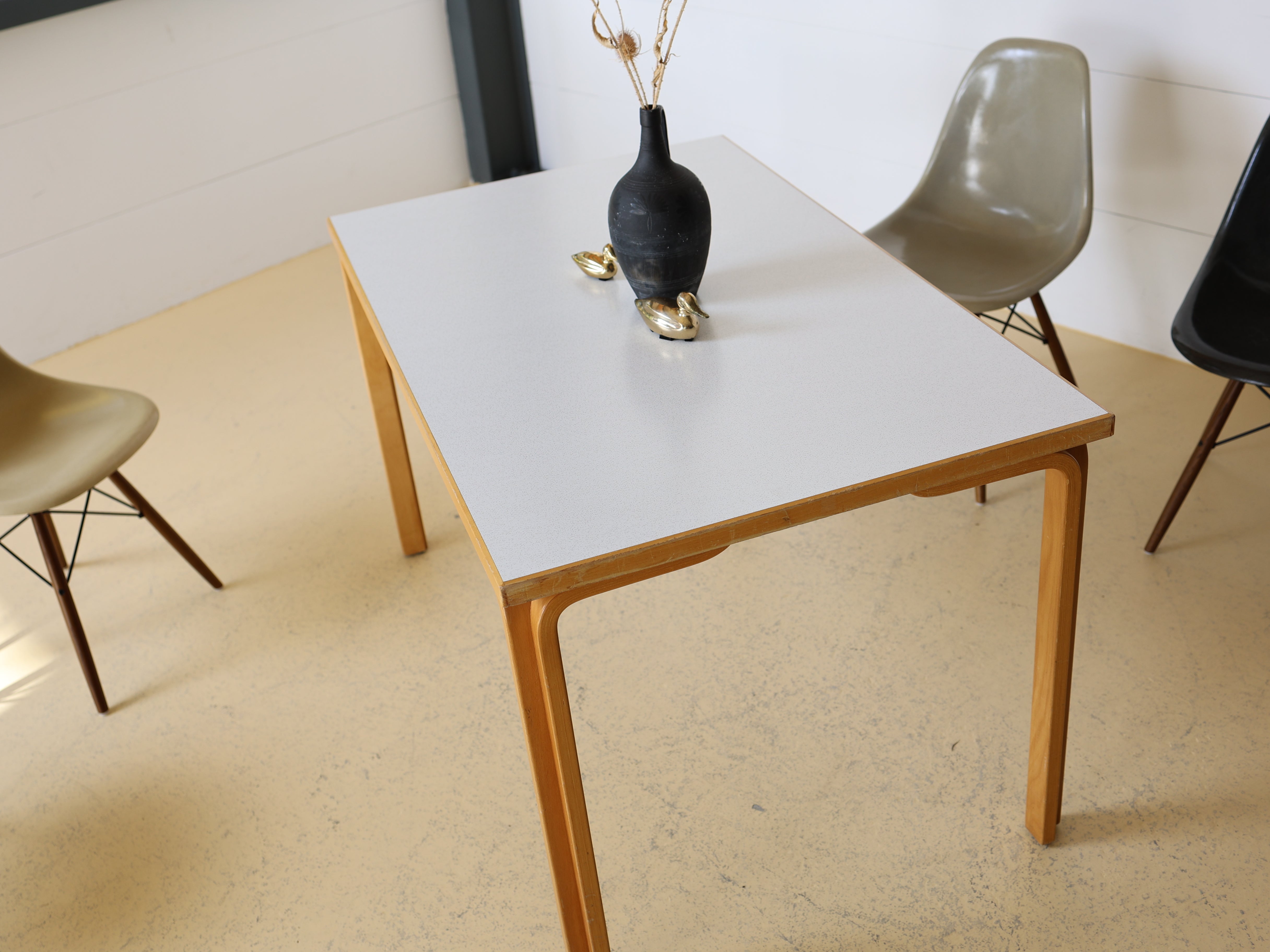 25 Schöne Vintage Tische - Alvar Aalto Style