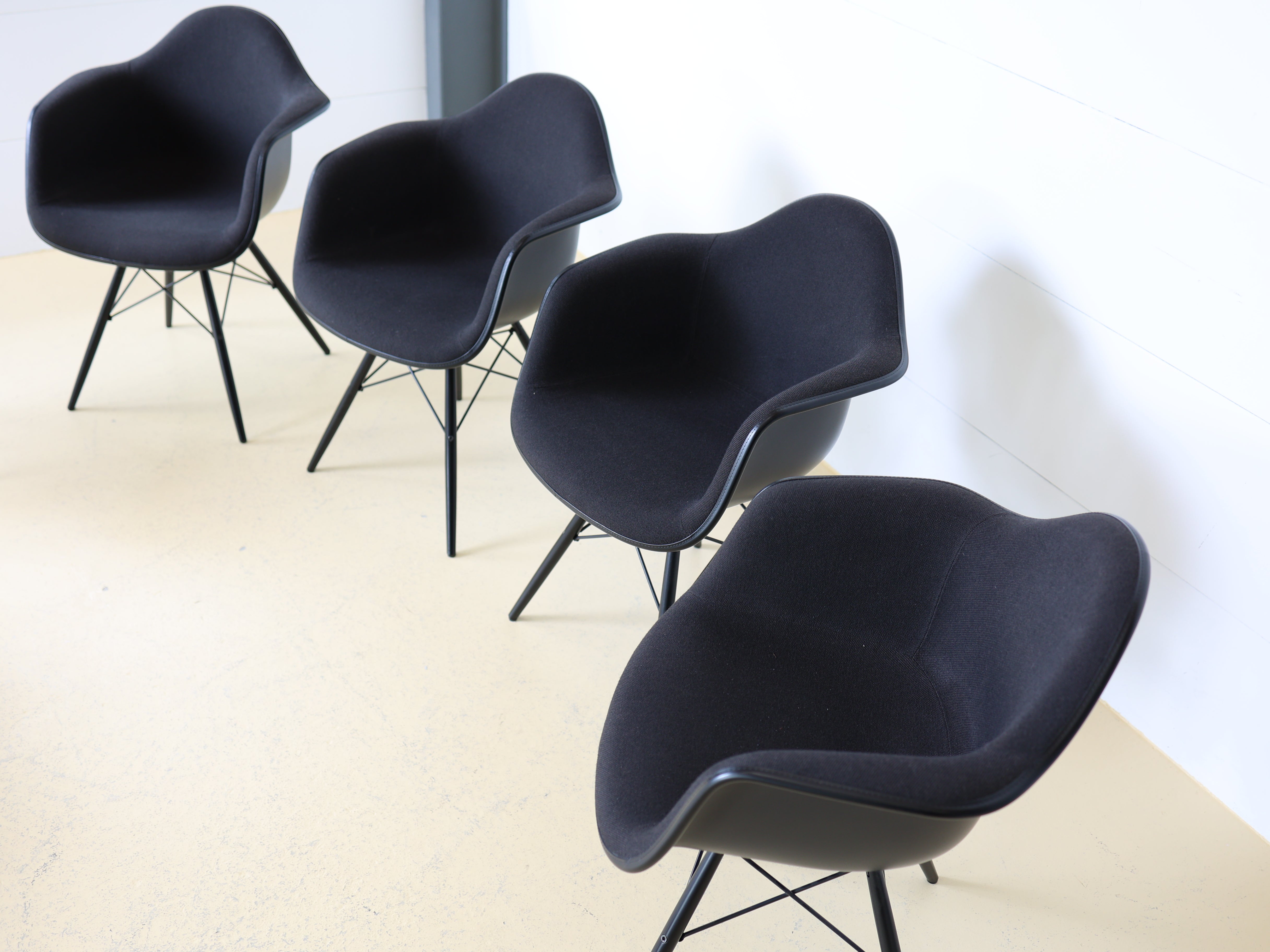 Vitra Armchairs von Eames, DAW