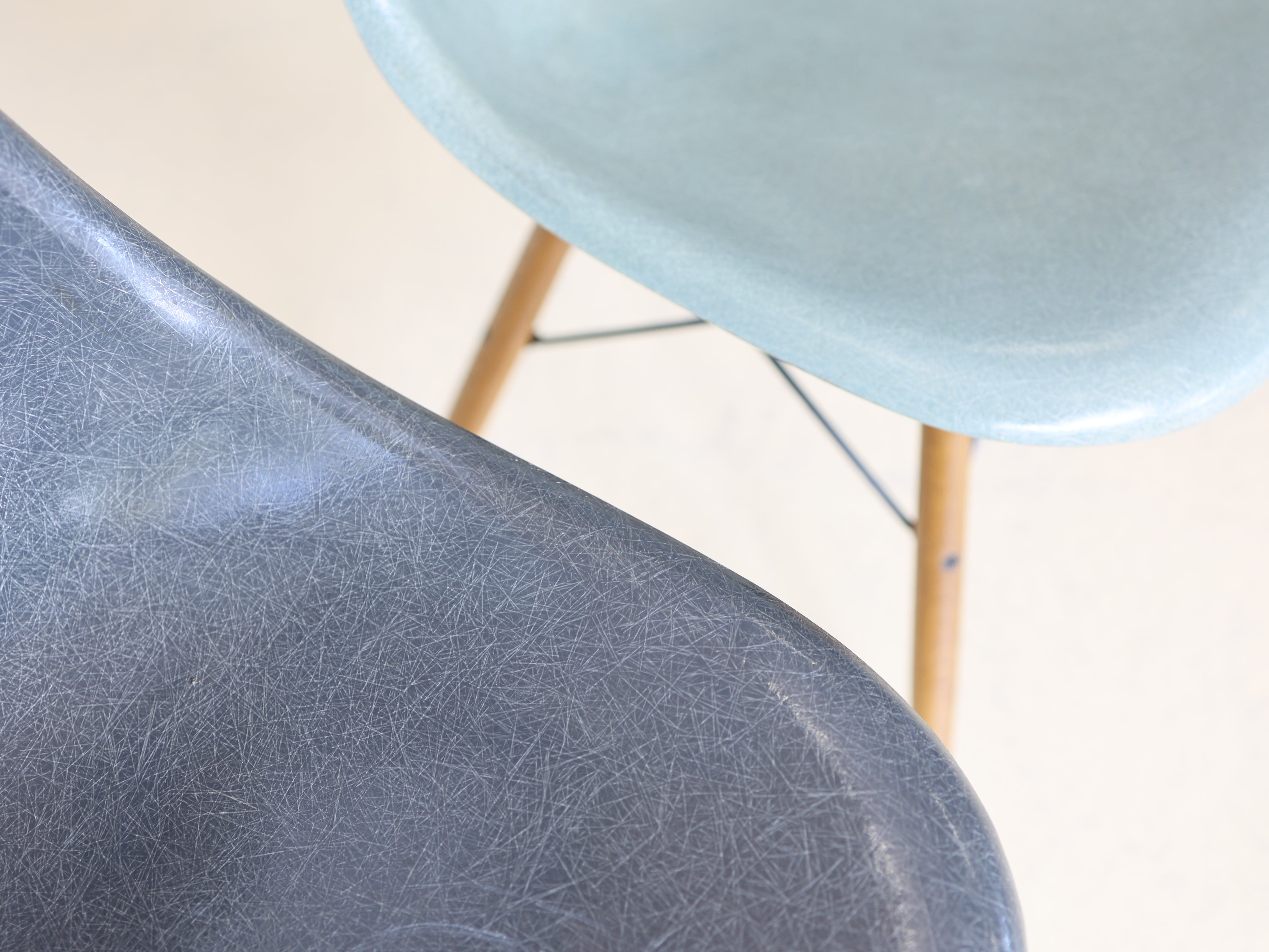 Eames Fiberglas Stühle von Hermann Miller im Set