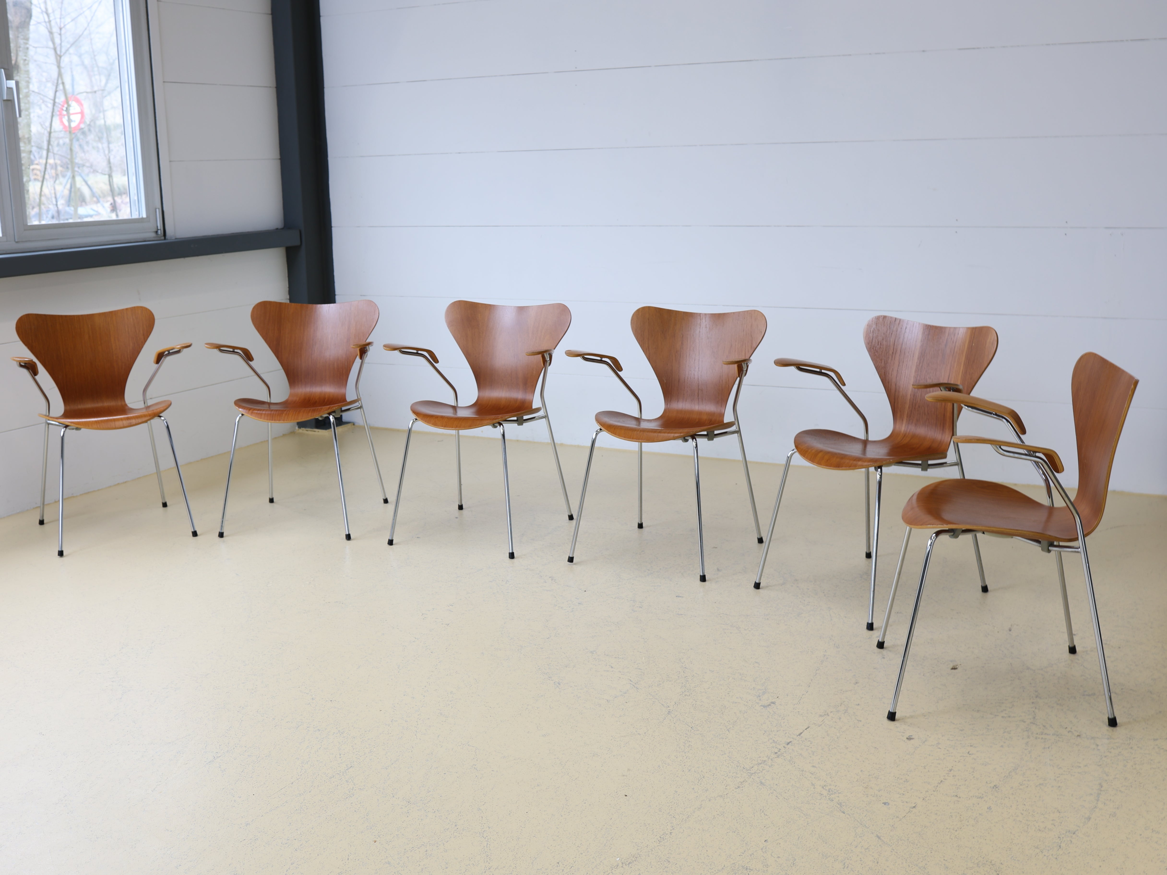 Arne Jacobsen Stühle von Fritz Hansen Braun 3