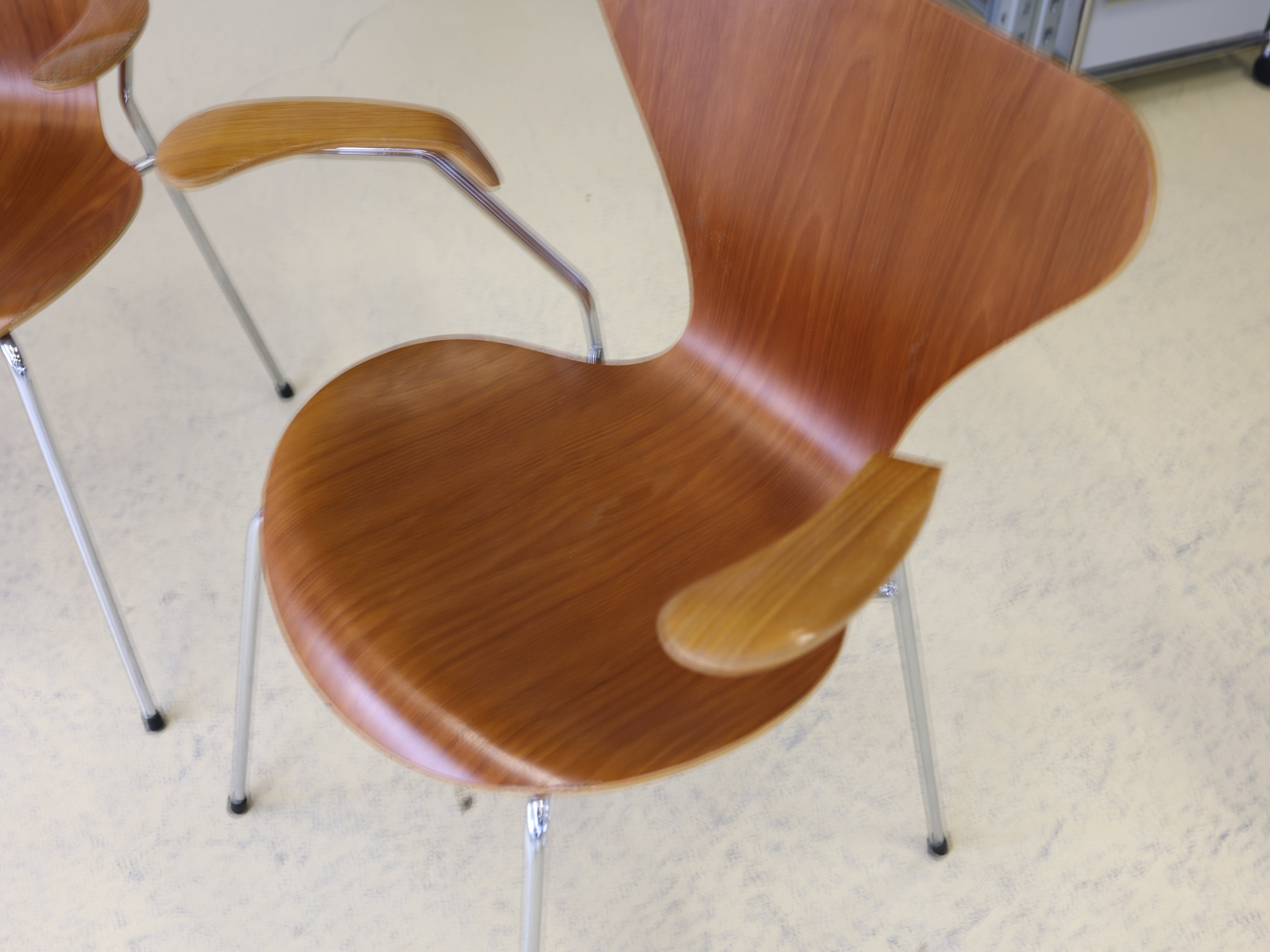 Arne Jacobsen Stühle von Fritz Hansen Braun 4