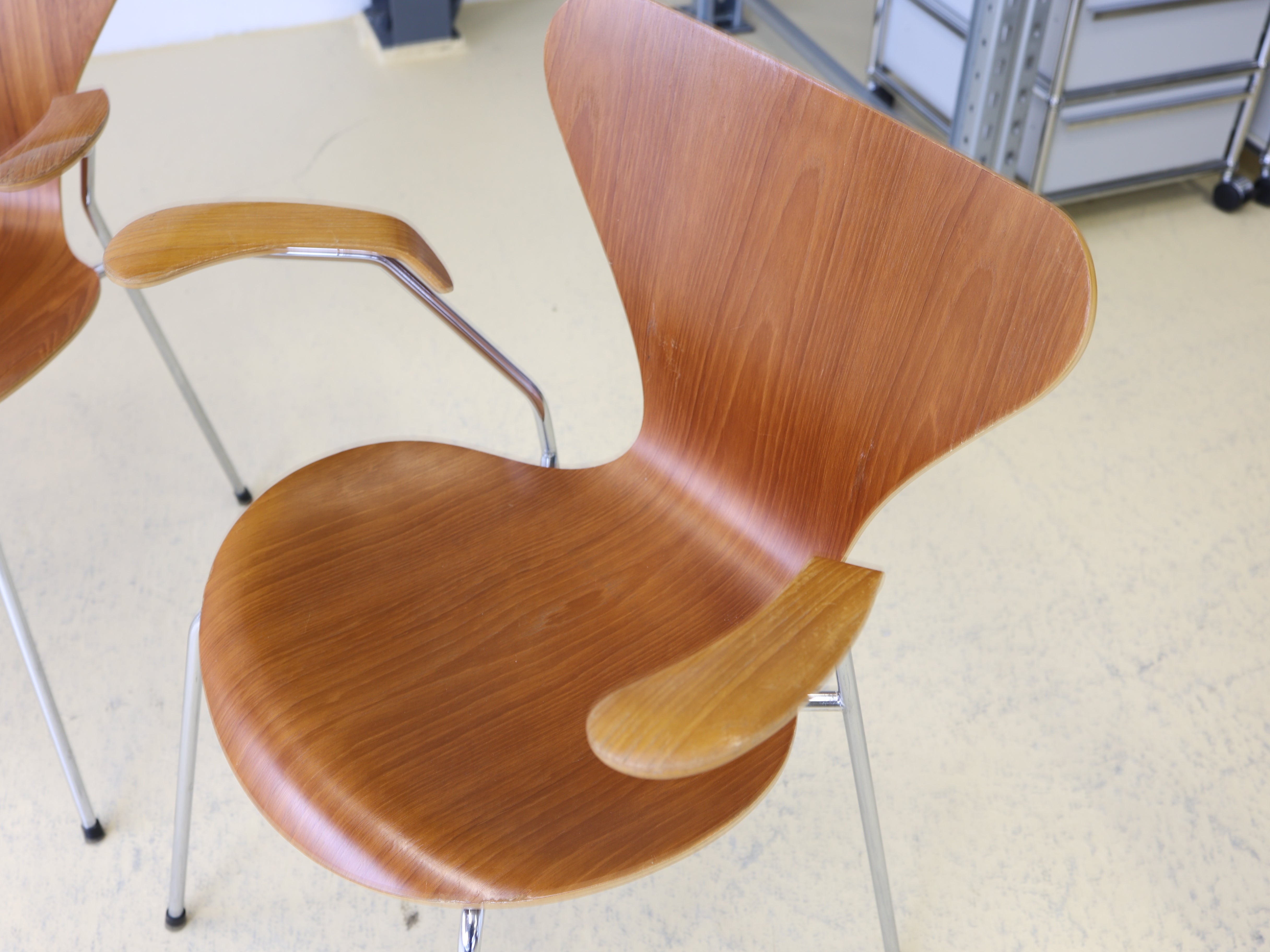 Arne Jacobsen Stühle von Fritz Hansen Braun 5