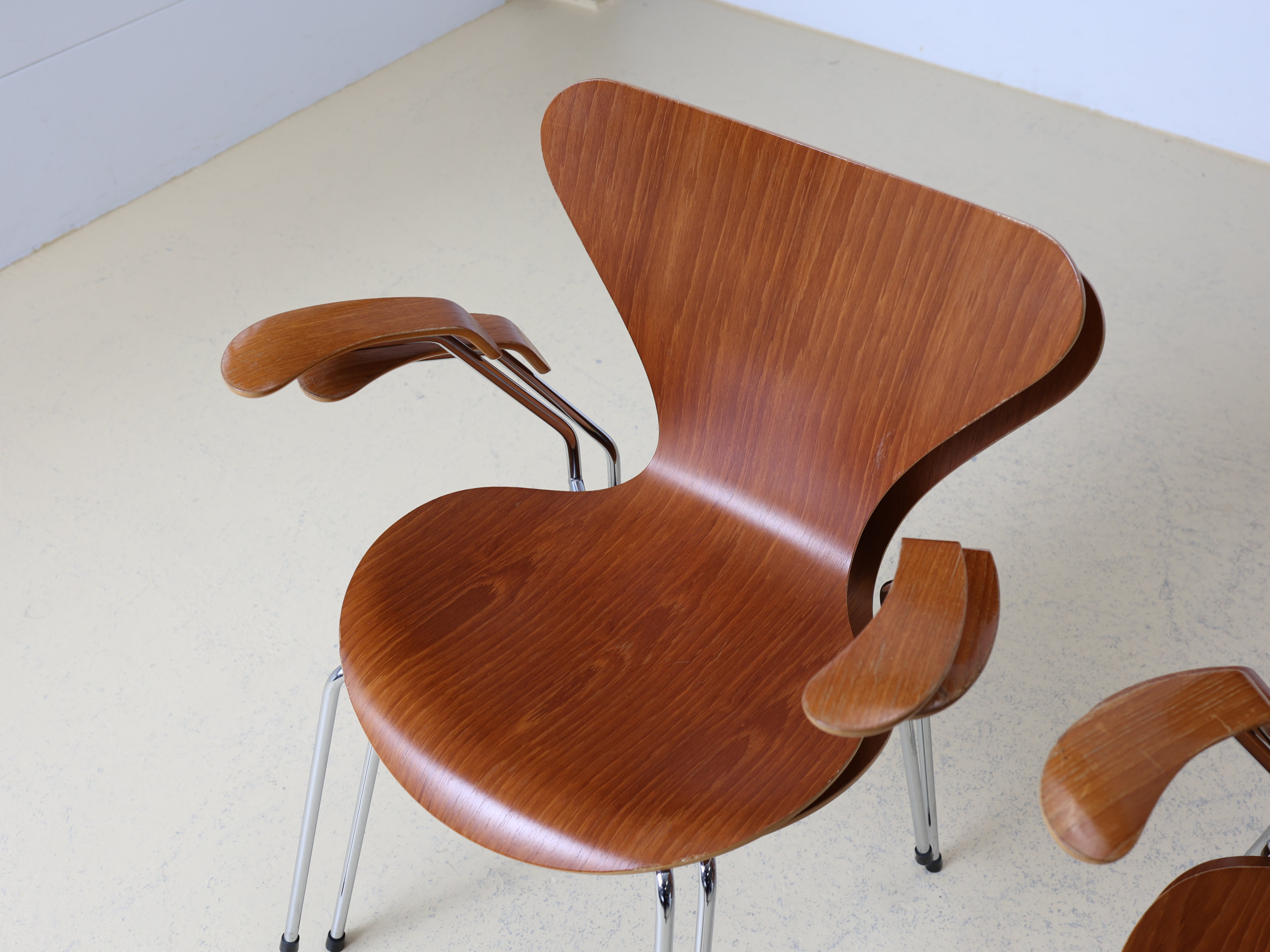 Arne Jacobsen Stühle von Fritz Hansen Braun 11