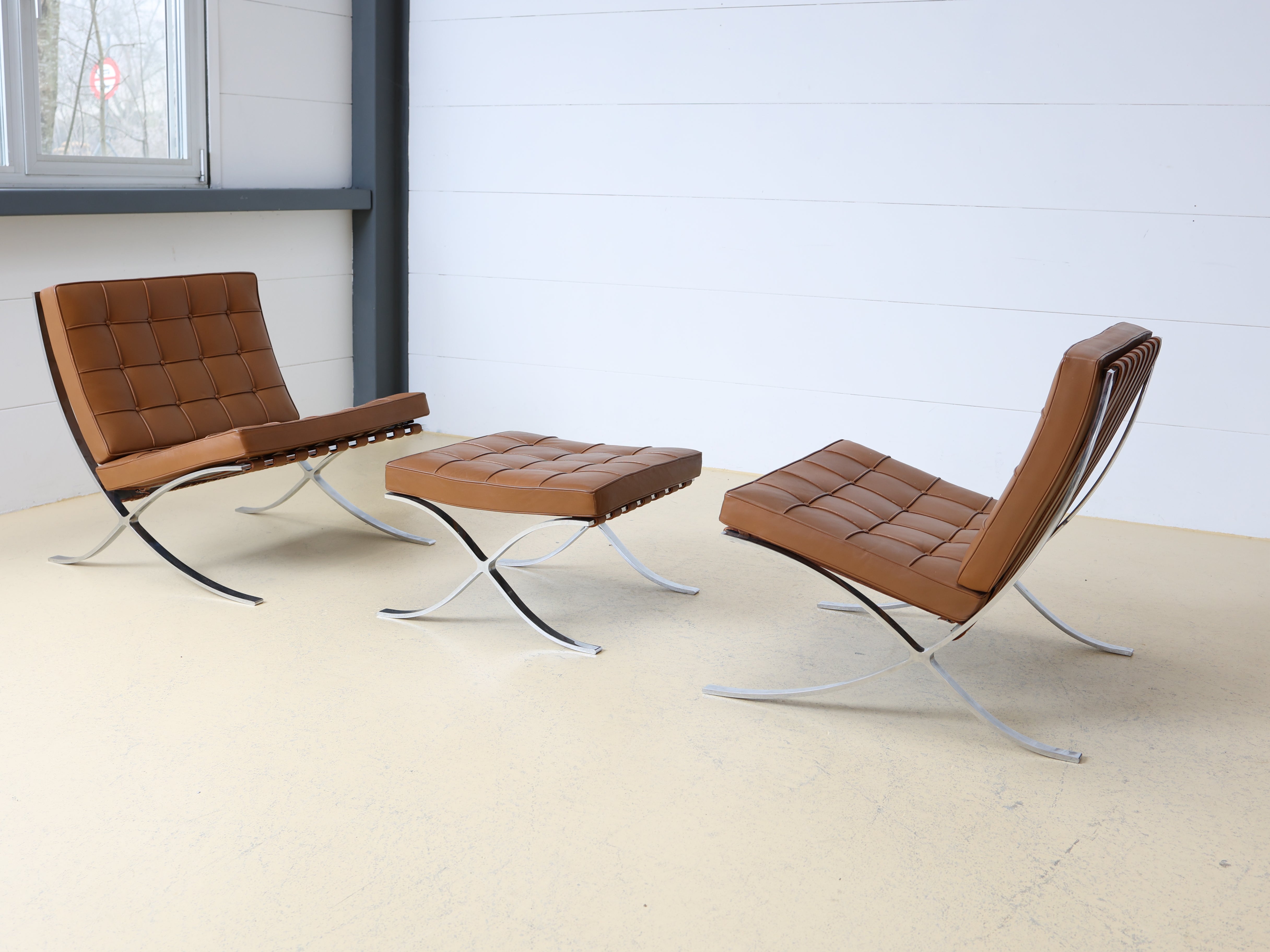 1 Barcelona Chairs & 1 Ottomann, Original Knoll