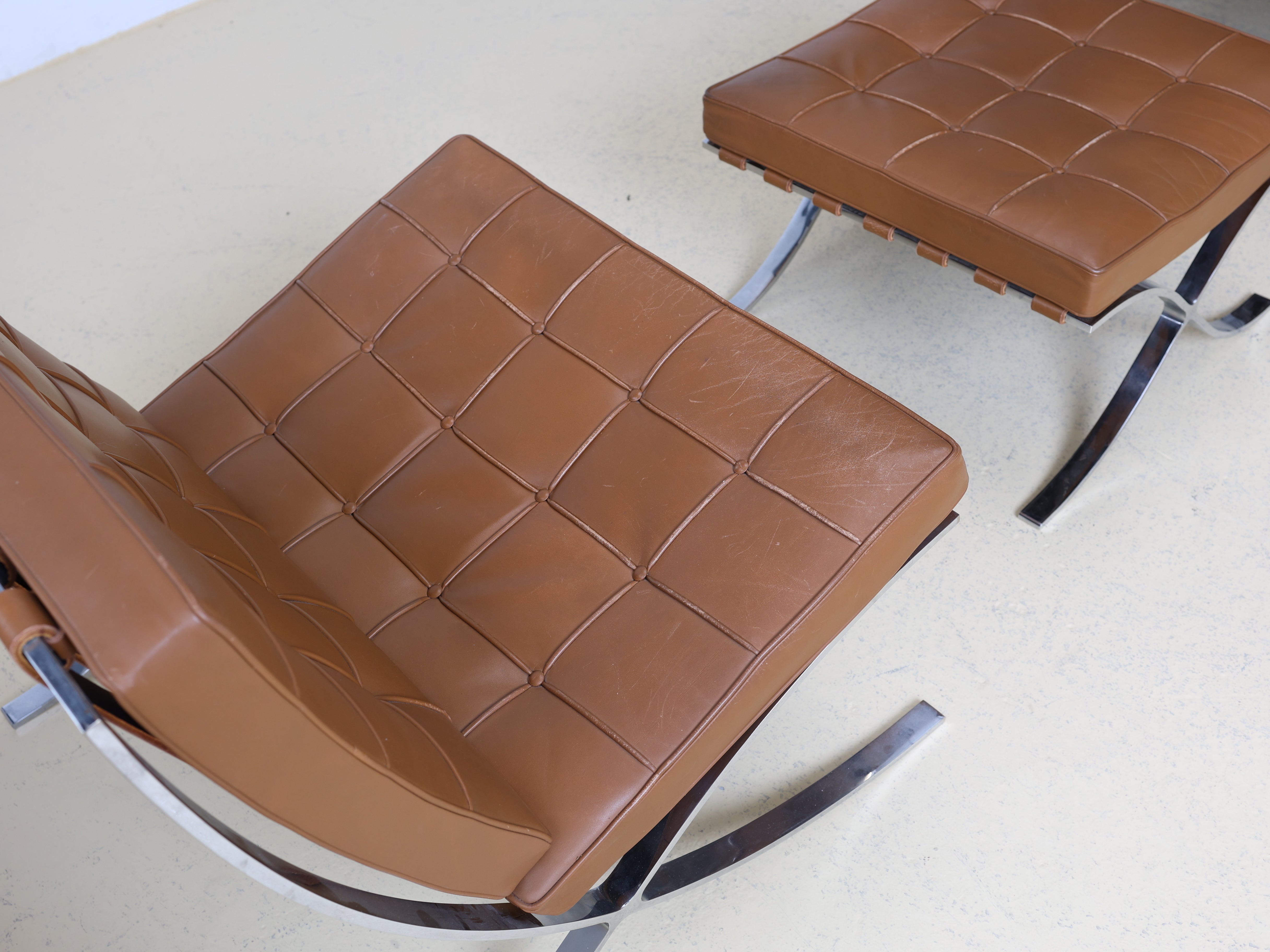 1 Barcelona Chairs & 1 Ottomann, Original Knoll