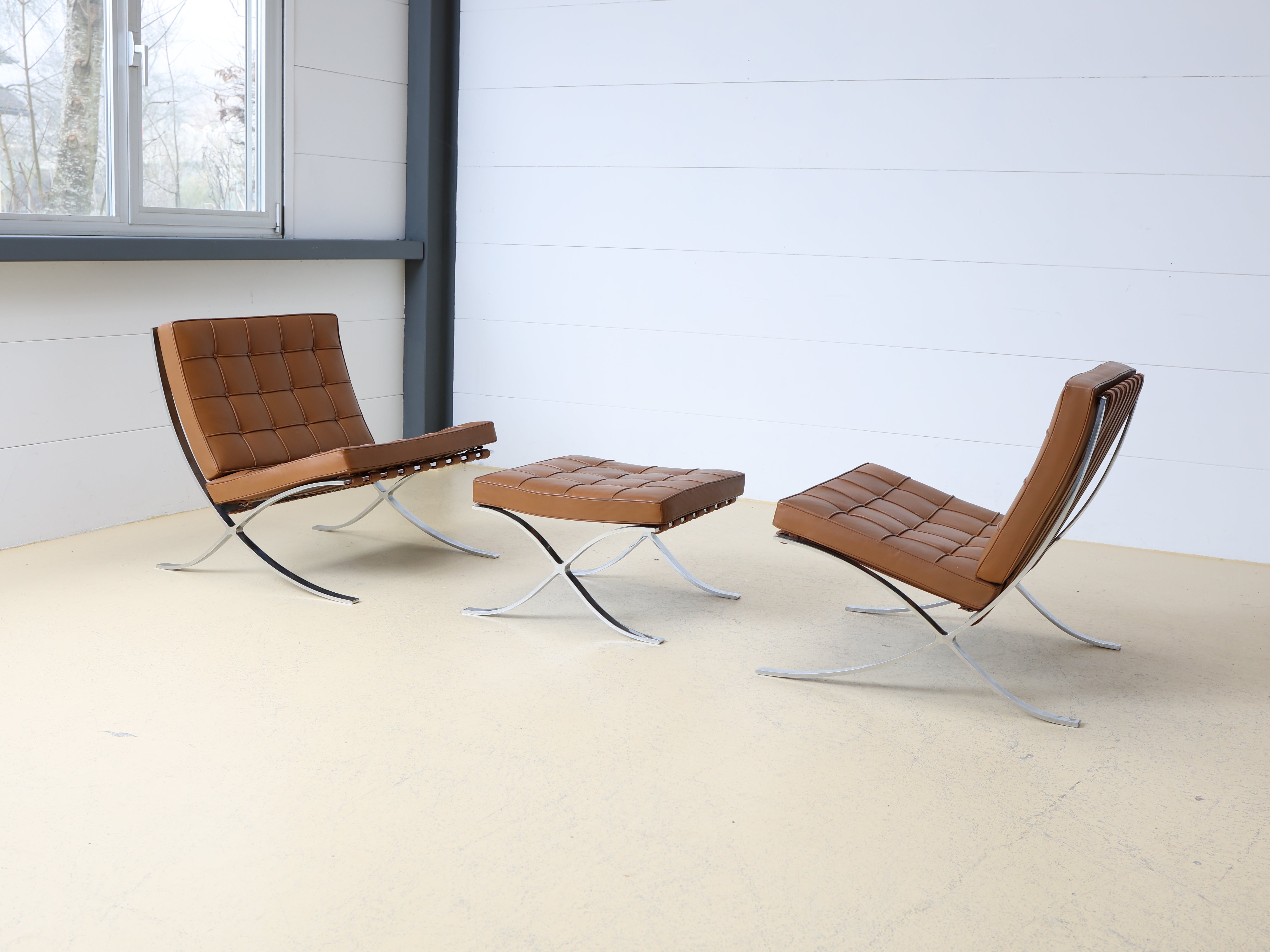 1 Barcelona Chairs & 1 Ottomann, Original Knoll