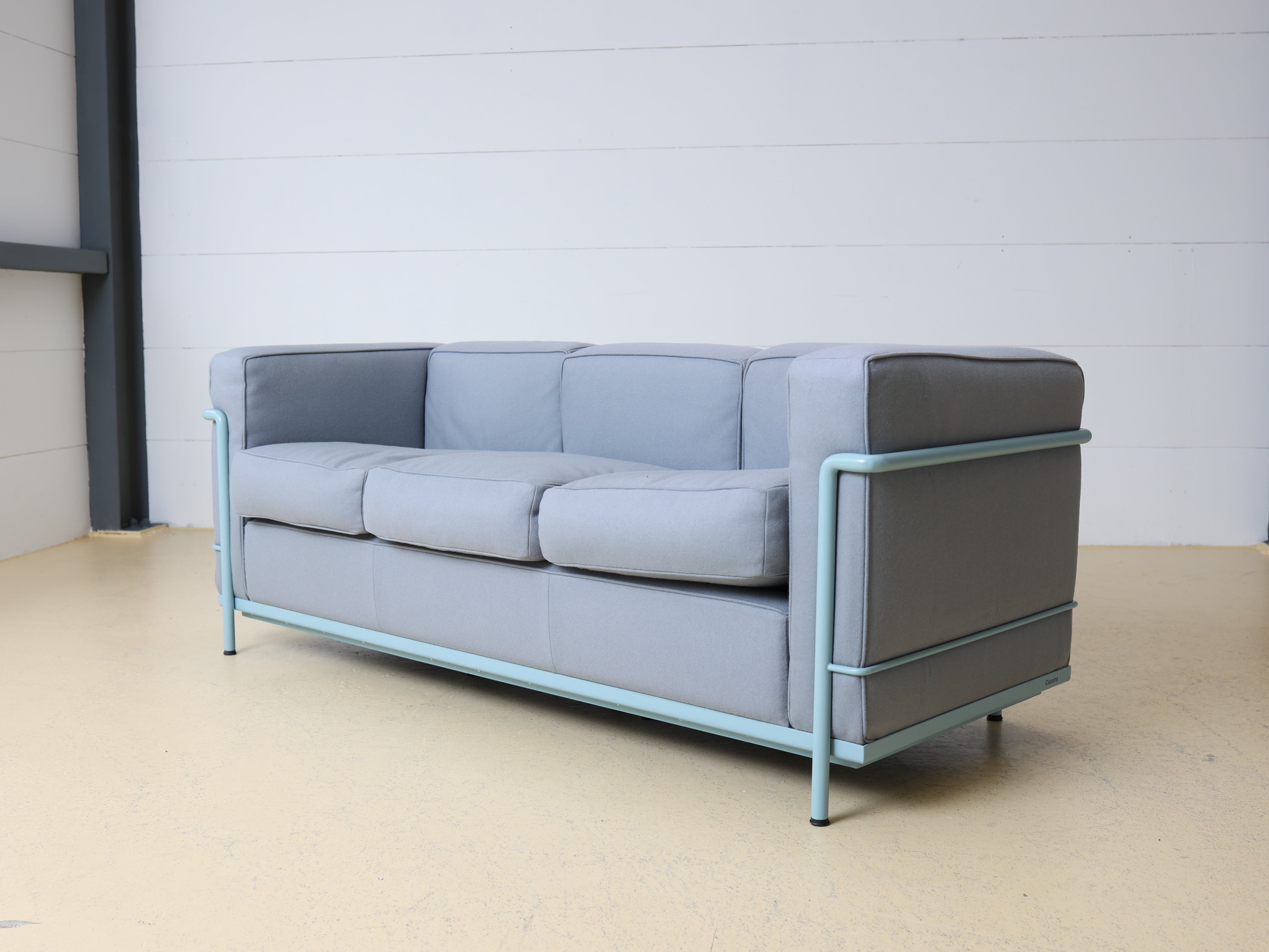 Le Corbusier LC2 Dreisitzersofa von Cassina
