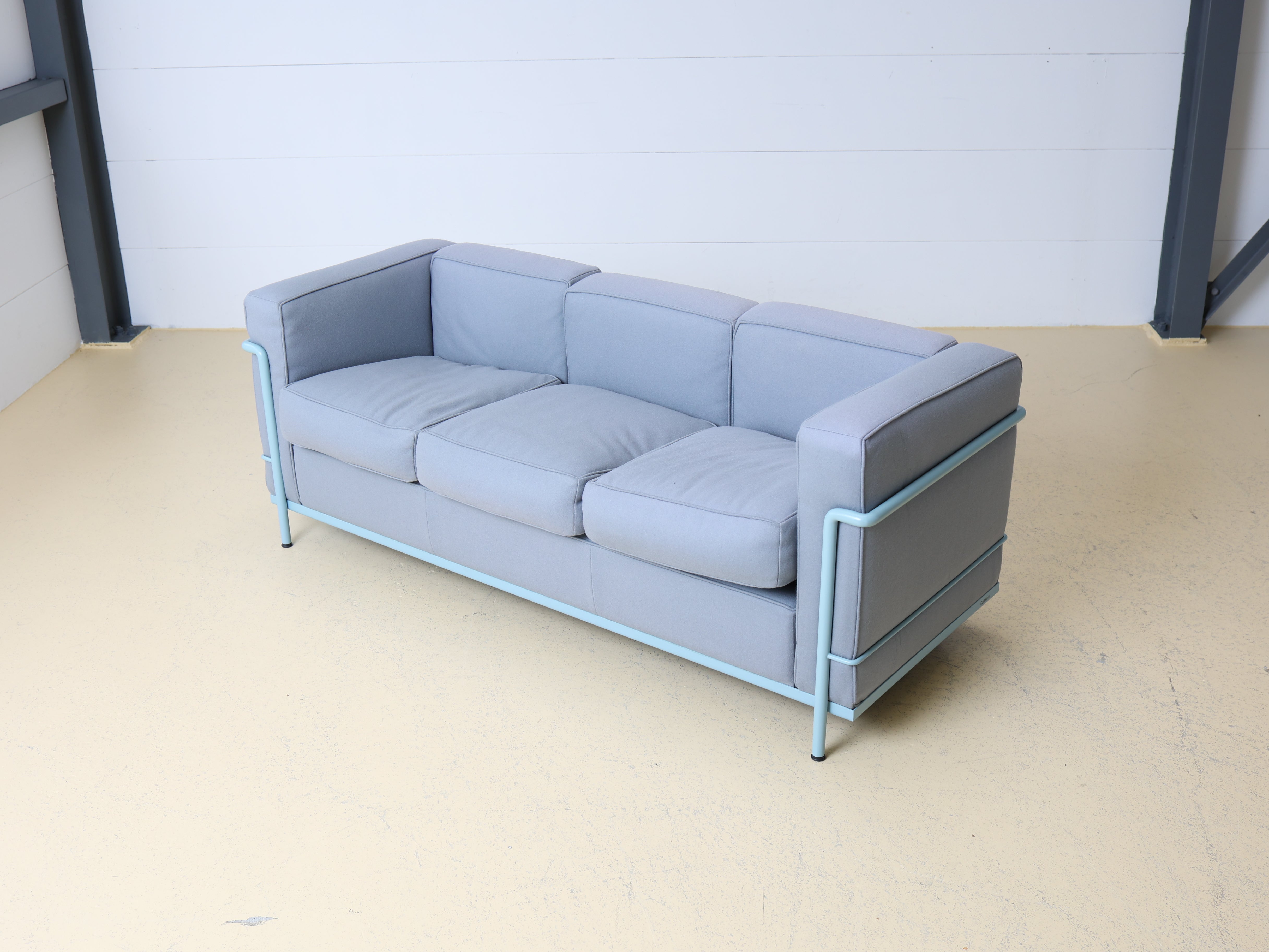 Le Corbusier LC2 Dreisitzersofa von Cassina