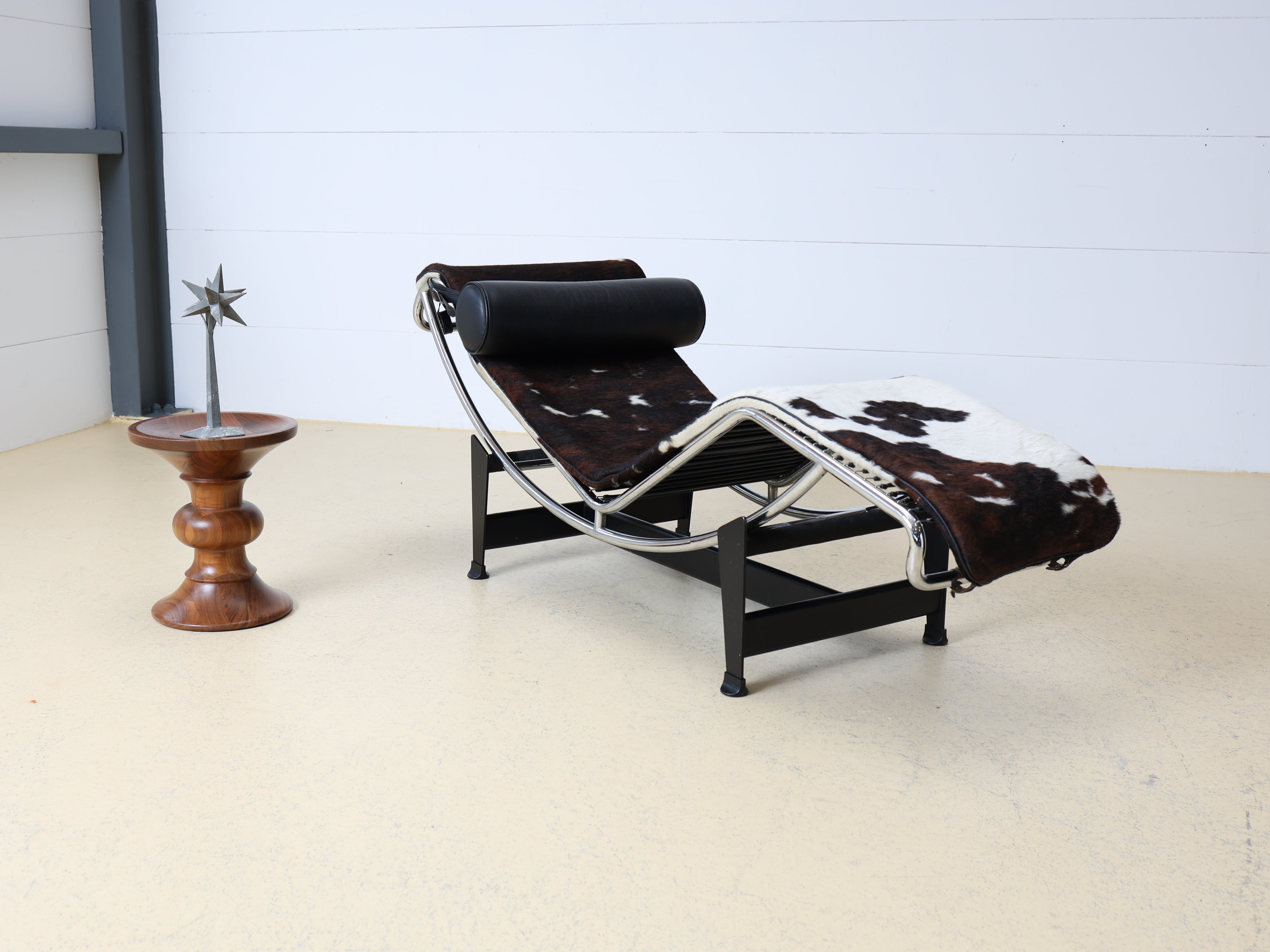 Le Corbusier, Charlotte Perriand LC4 Liege Cassina