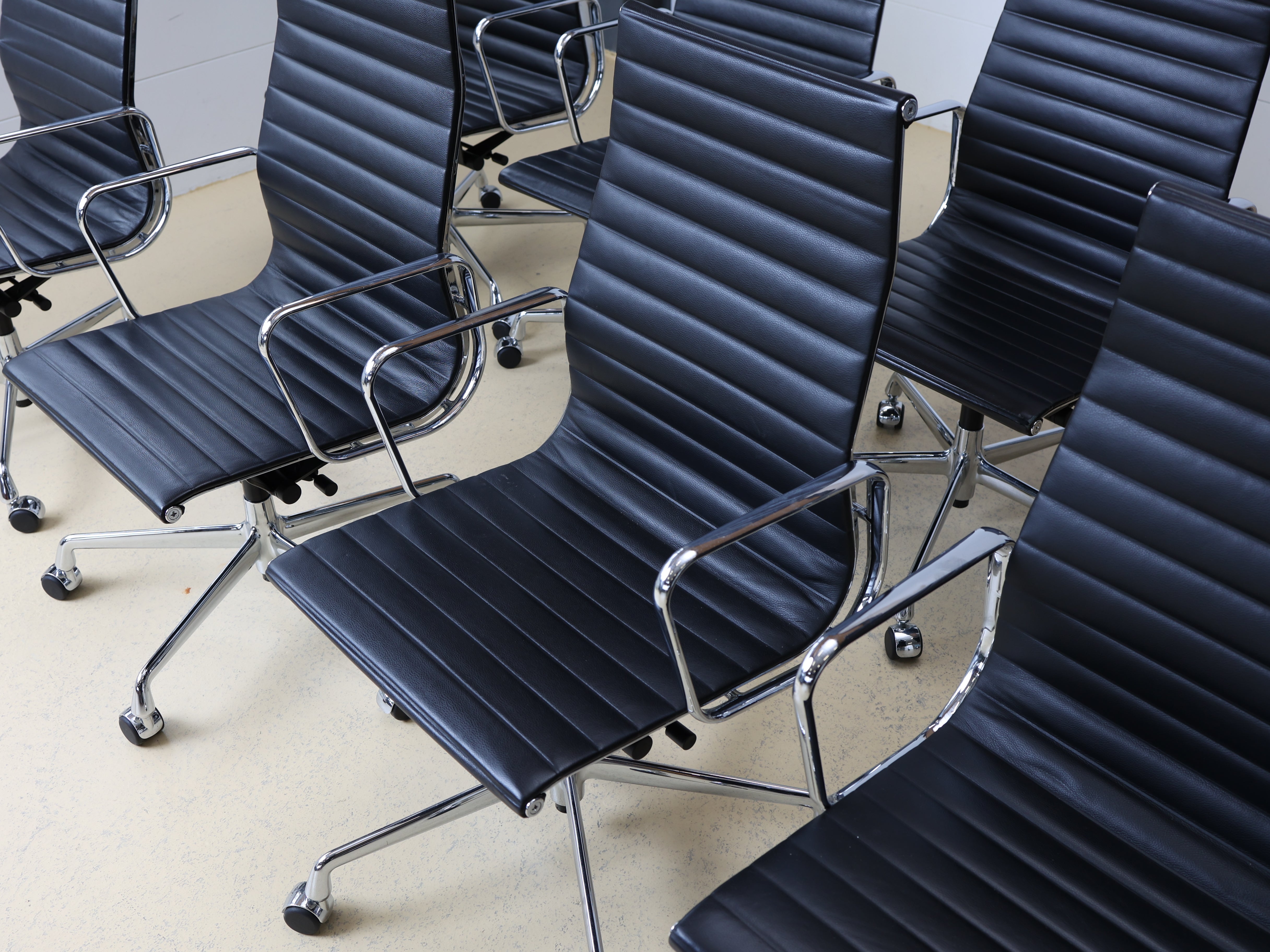 Vitra Eames Bürostühle EA119