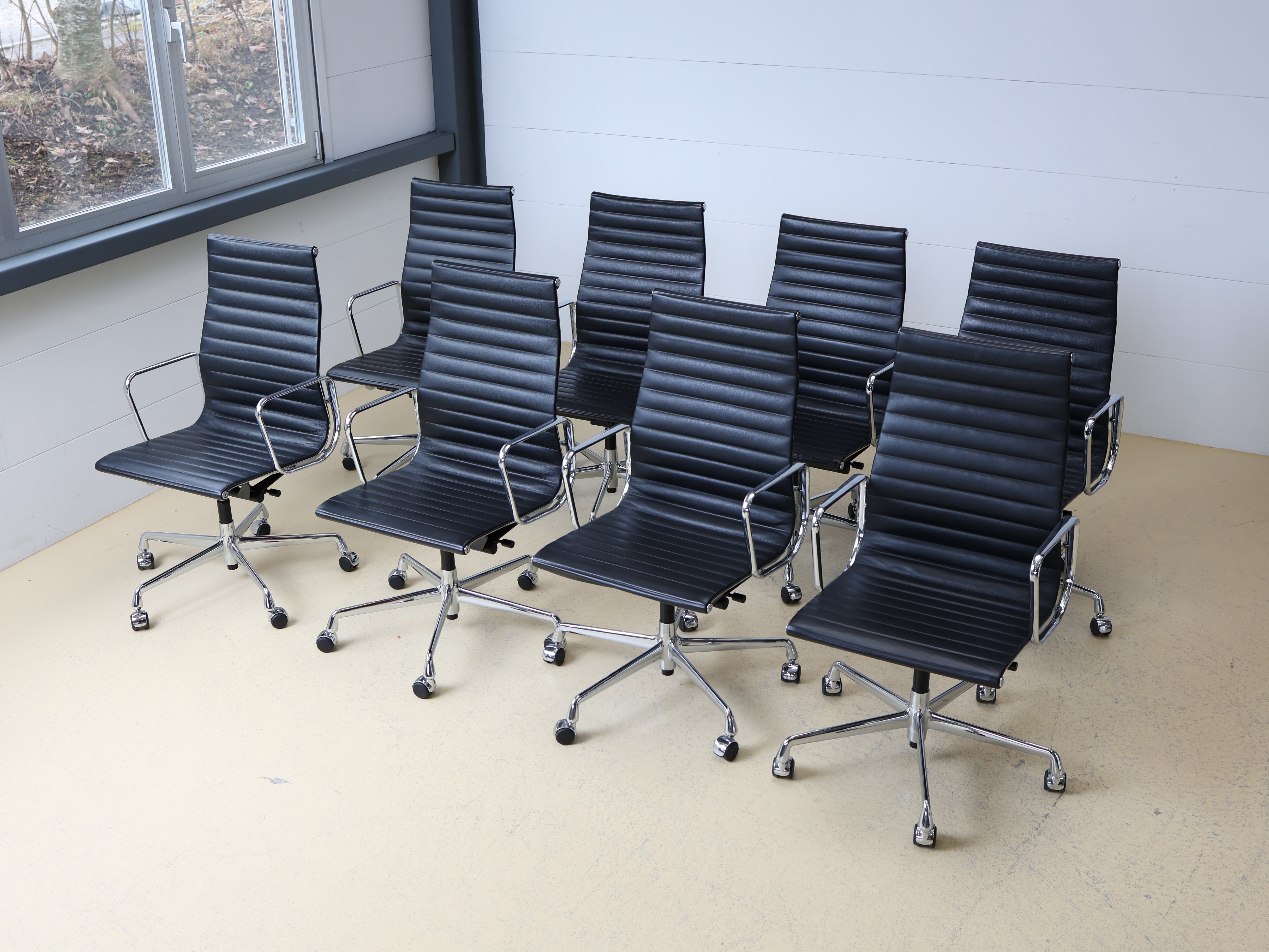 Vitra Eames Bürostühle EA119