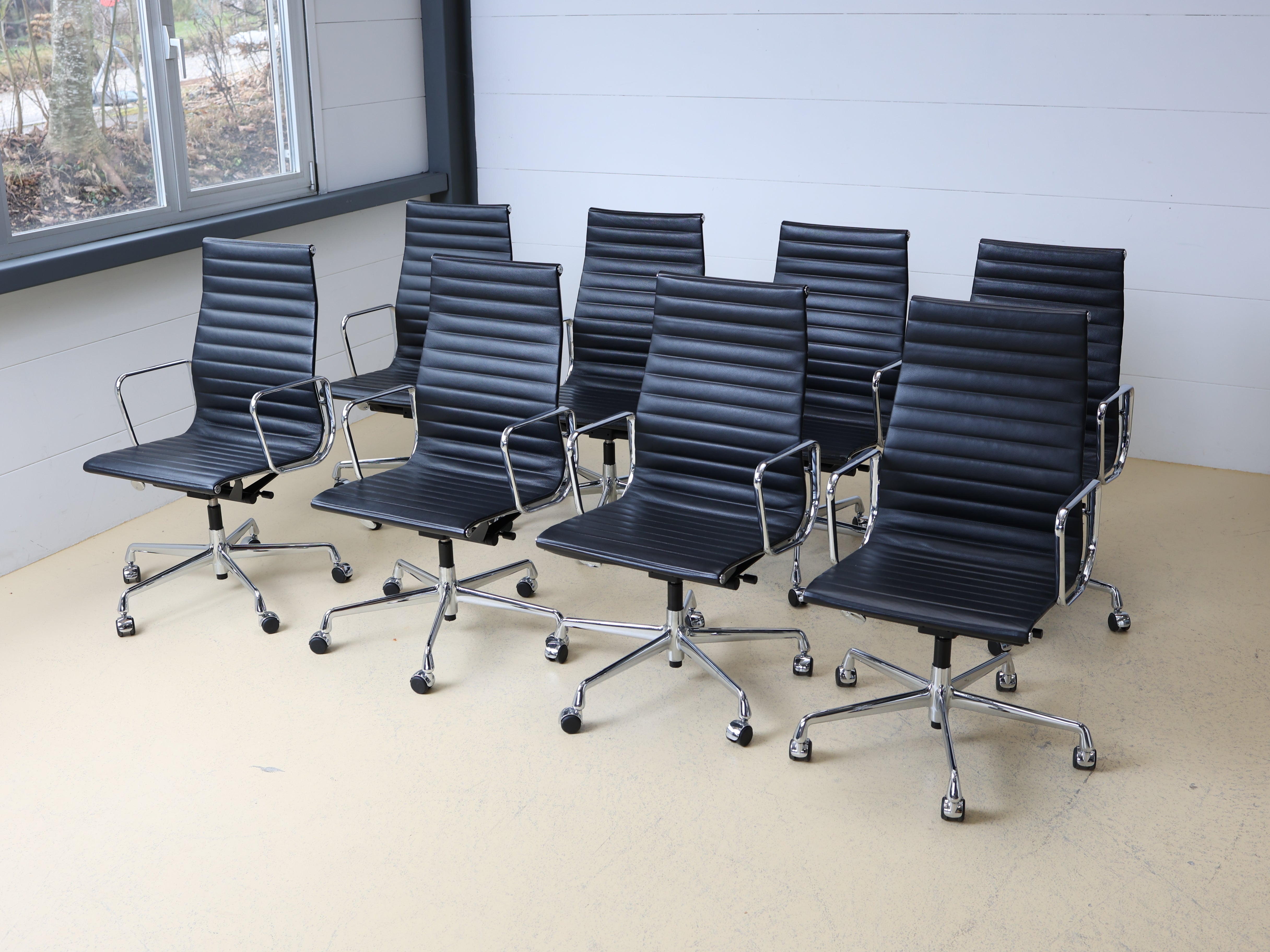 Vitra Eames Bürostühle EA119