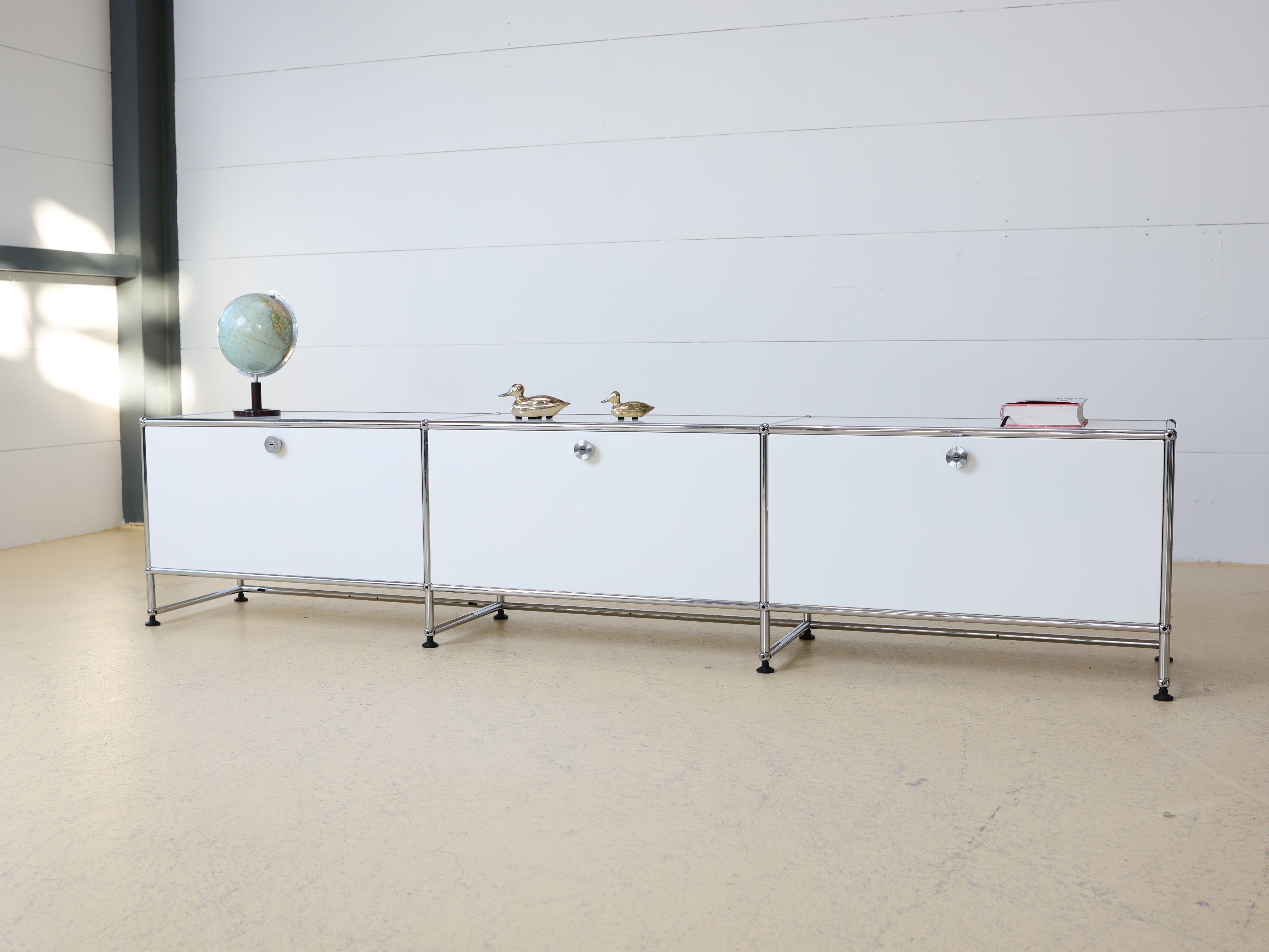 USM Haller Lowboard in Reinweiss