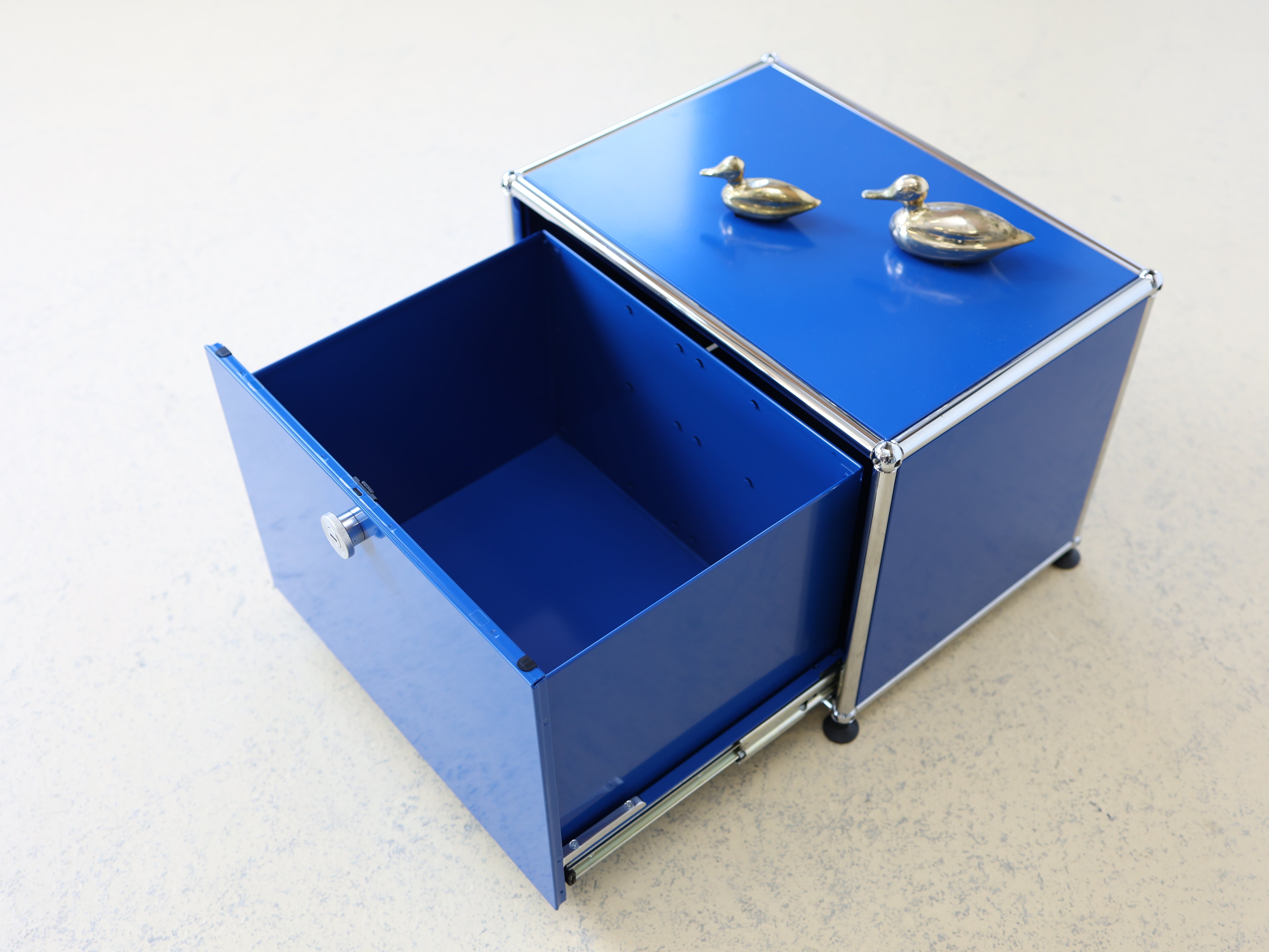 USM Haller Tisch Blau Enzianblau 3