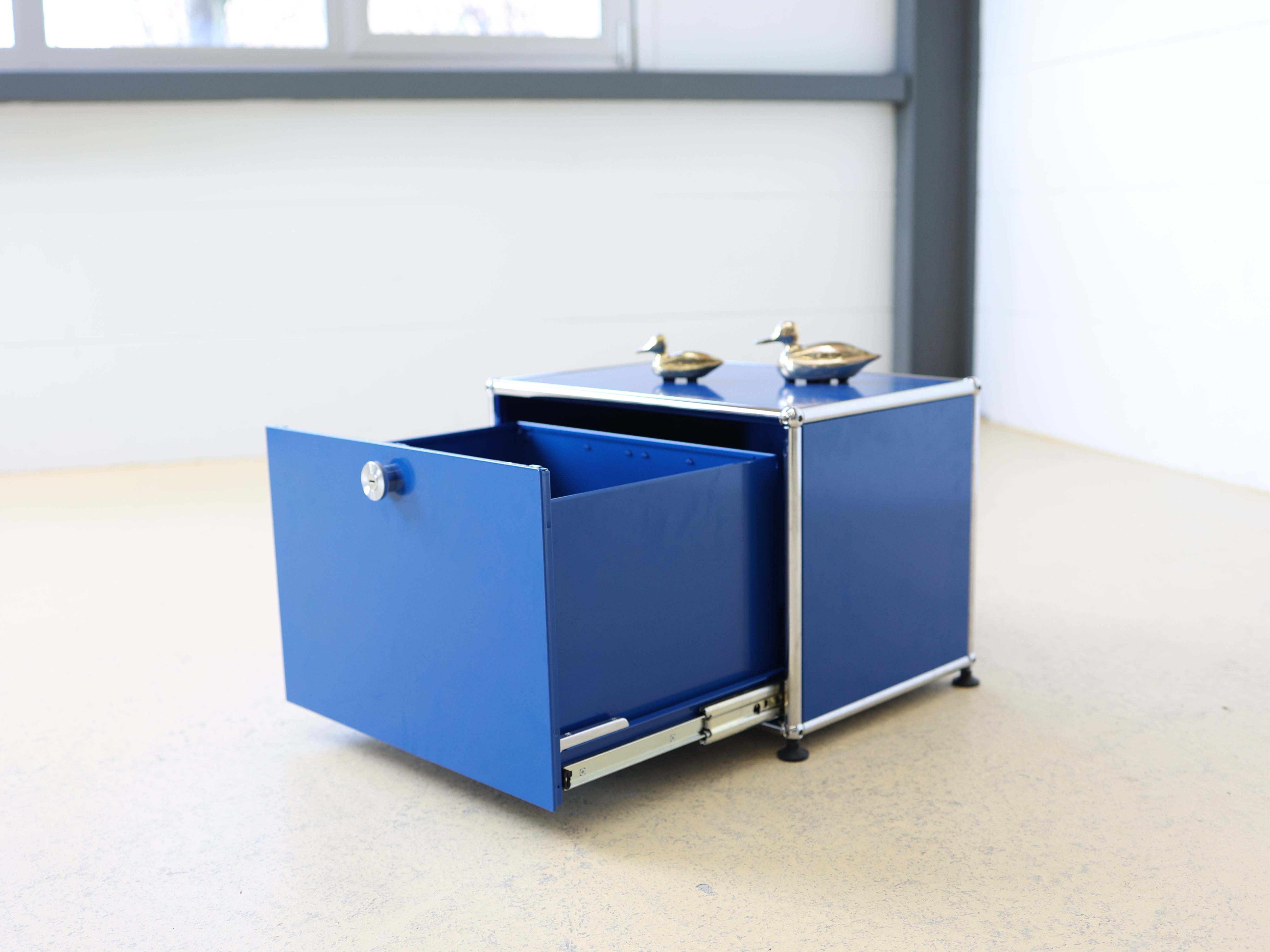 USM Haller Tisch Blau Enzianblau 4