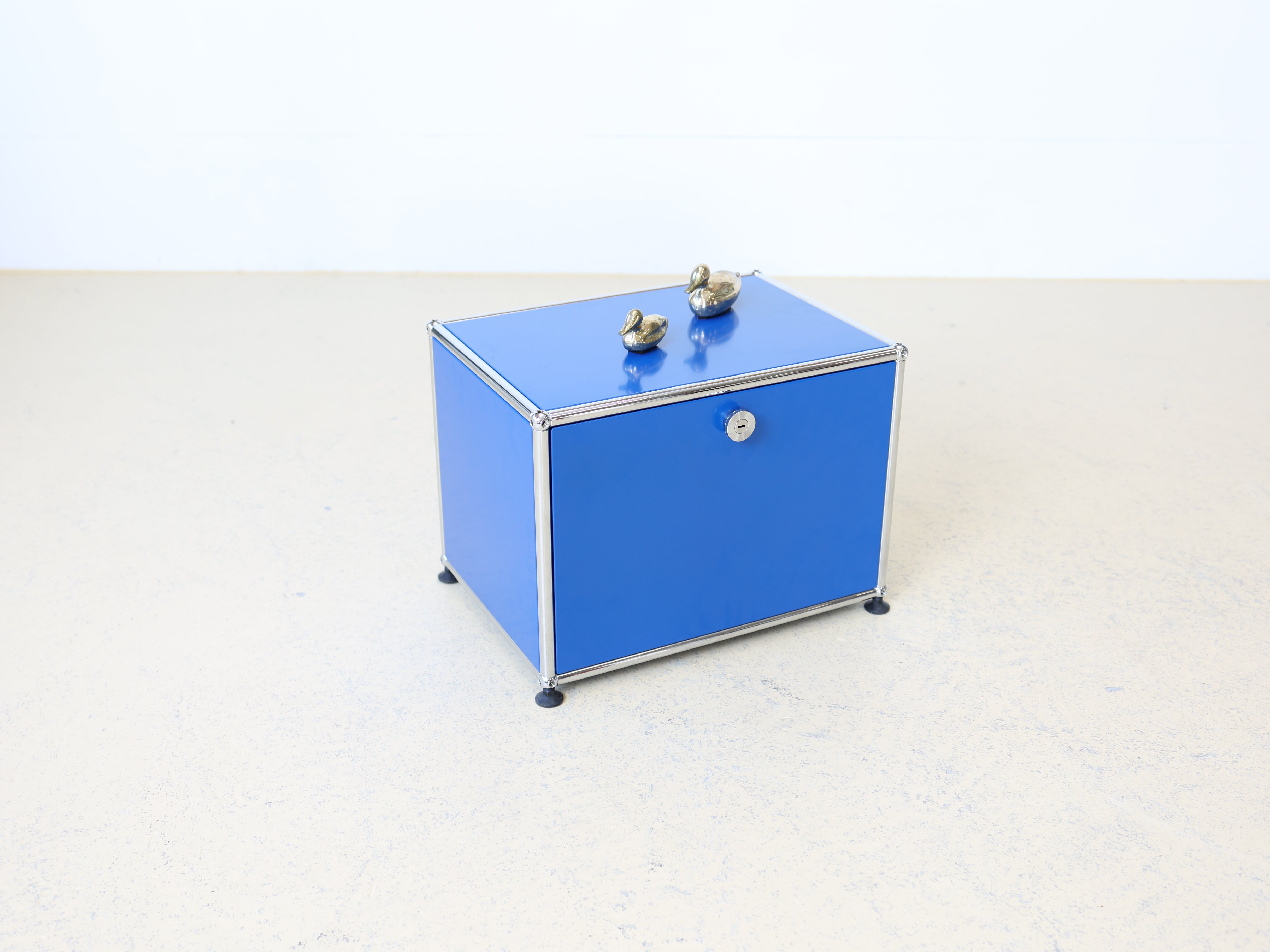 USM Haller Tisch Blau Enzianblau 7