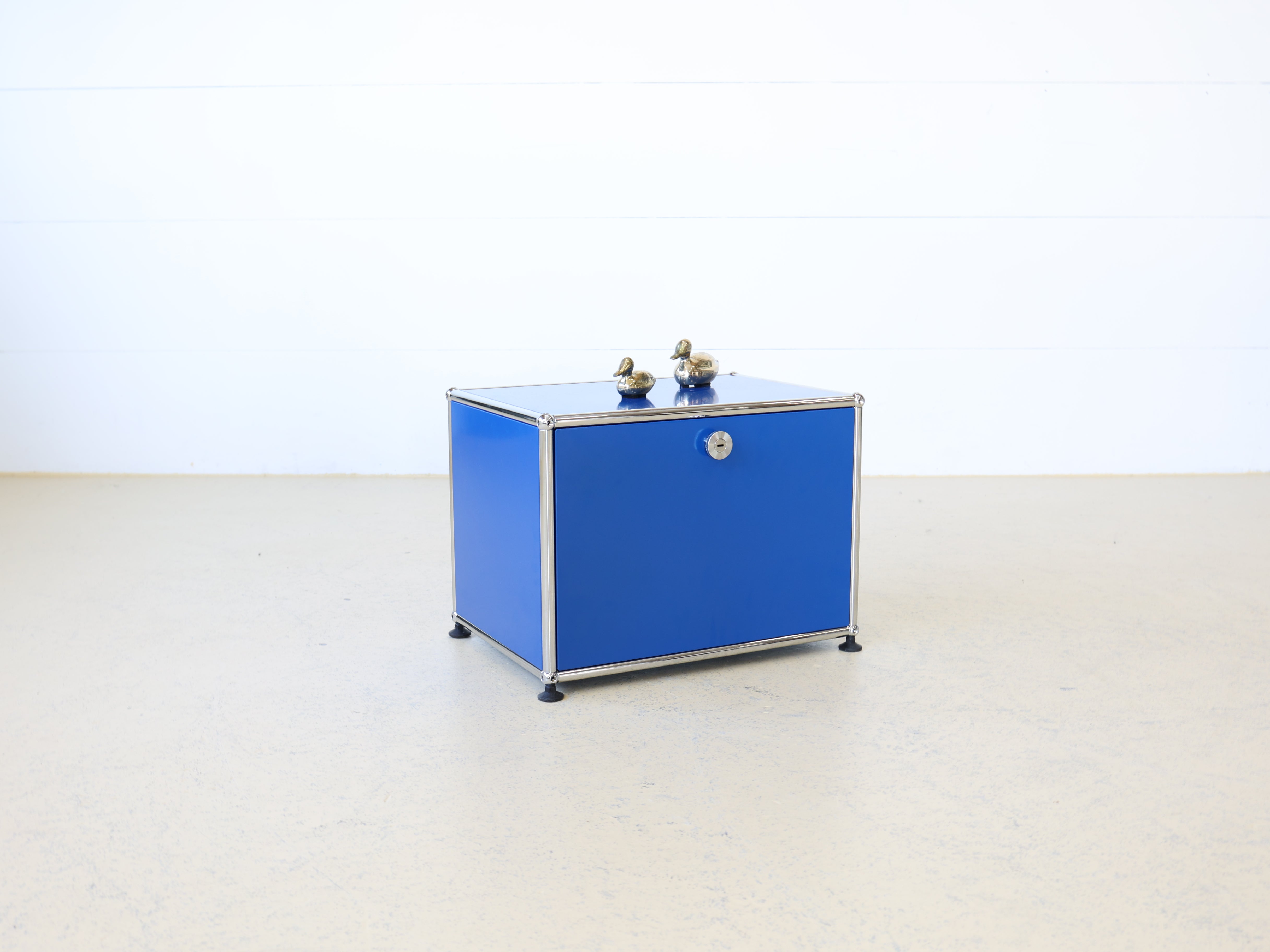 USM Haller Tisch Blau Enzianblau 8