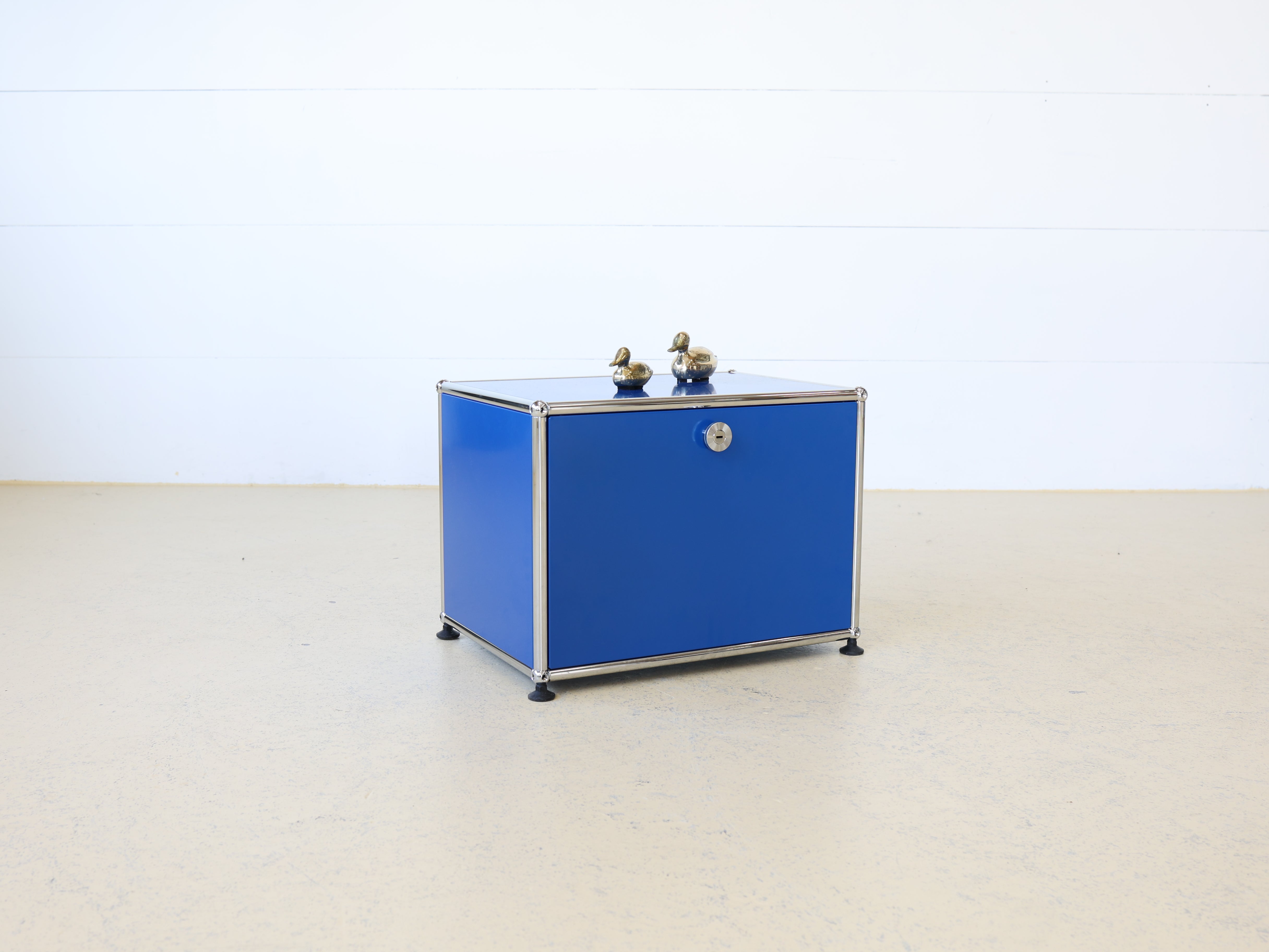 USM Haller Tisch Blau Enzianblau 9