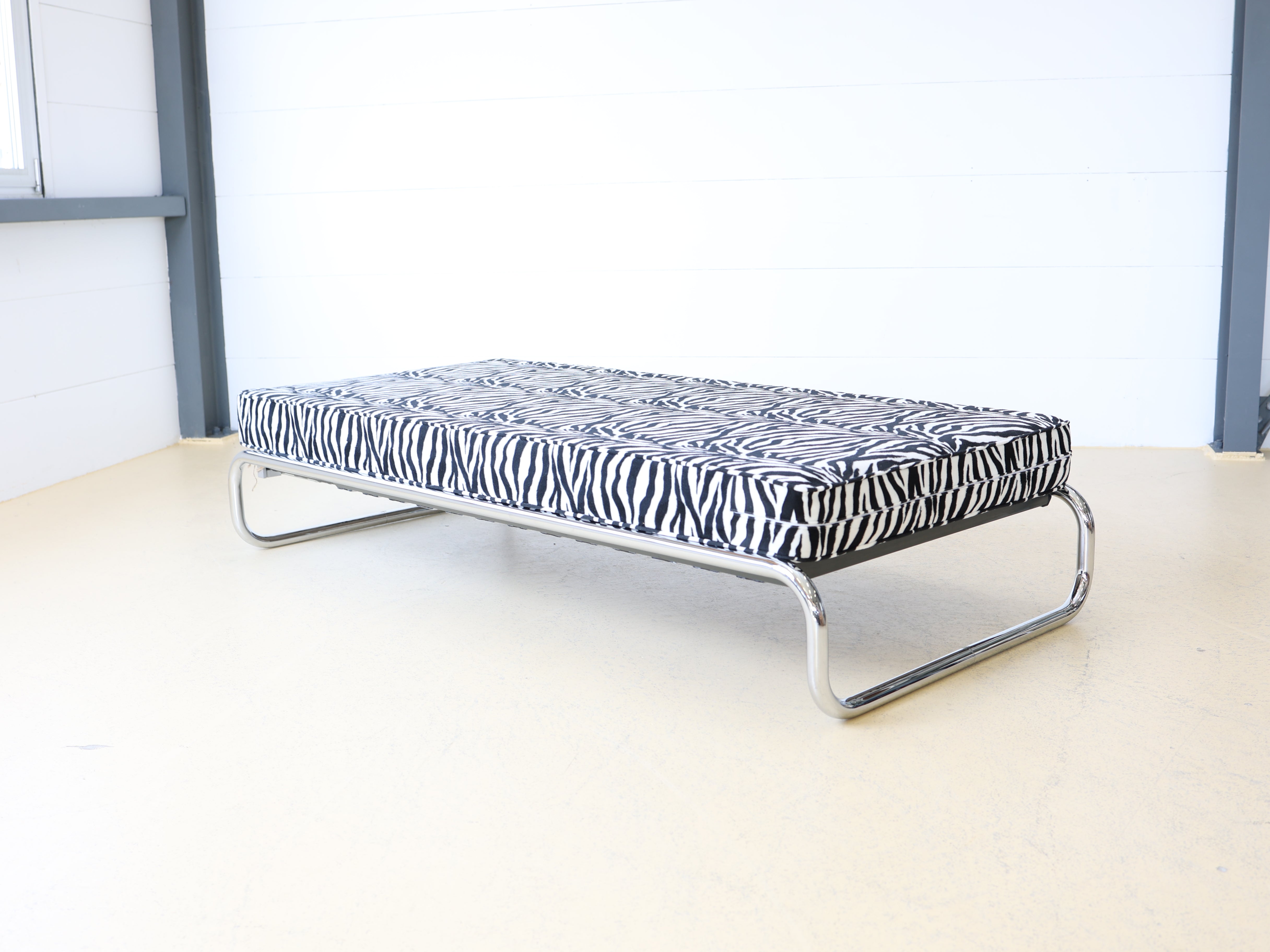 Liege von Roger Aubort für Embru