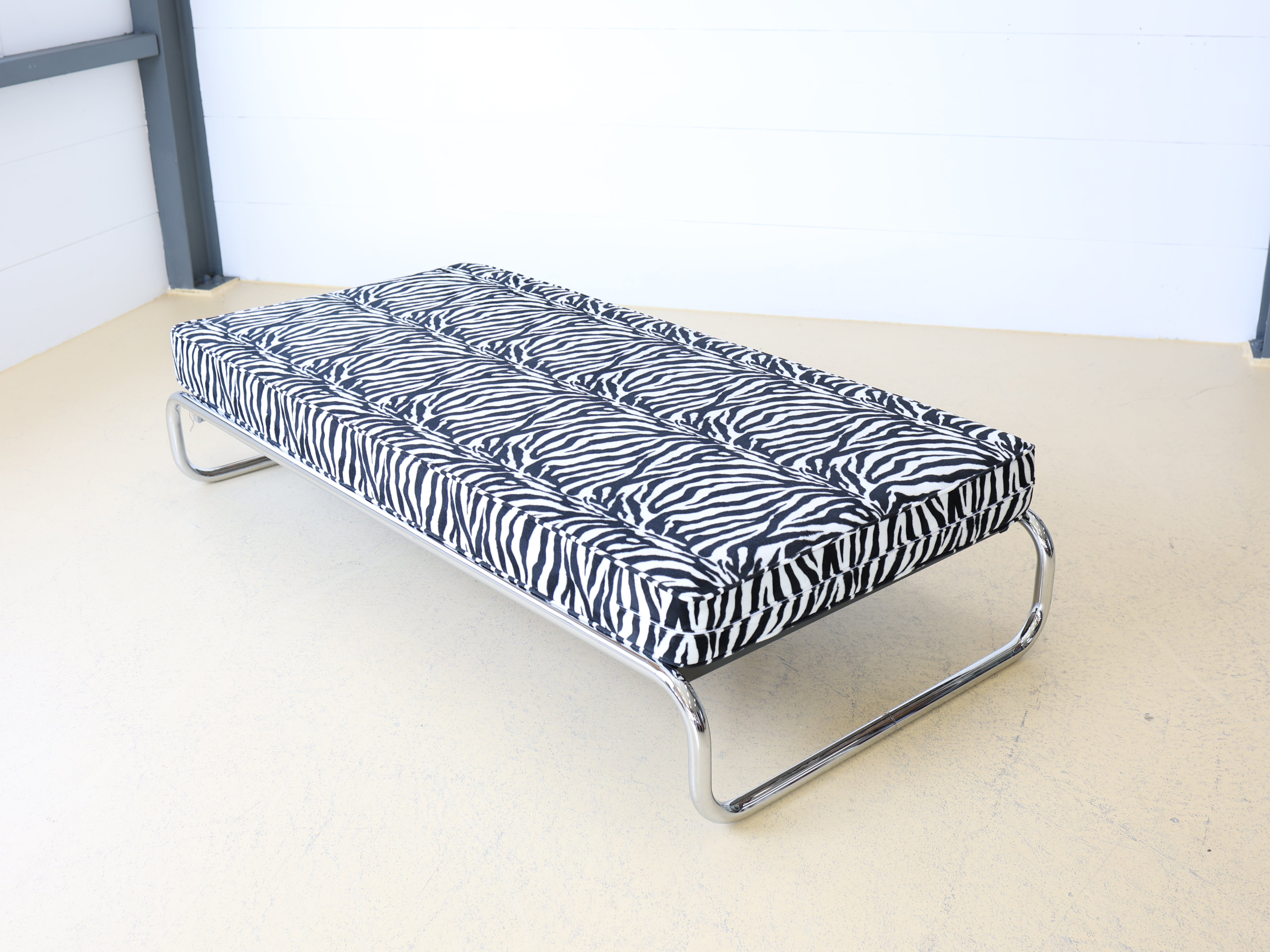 Roger Aubort Liege von Embru Zebra Stoff 5