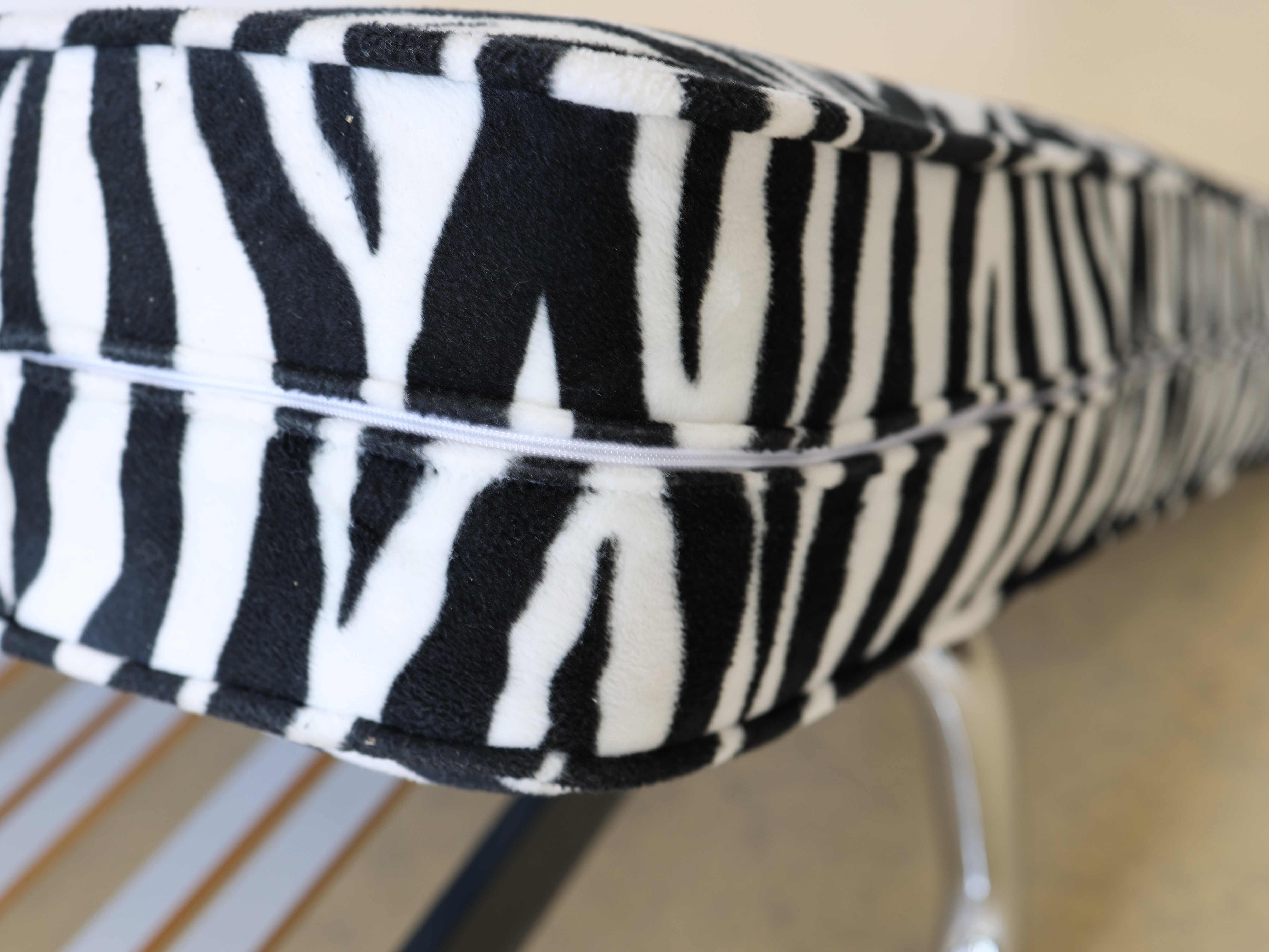 Roger Aubort Liege von Embru Zebra Stoff 11