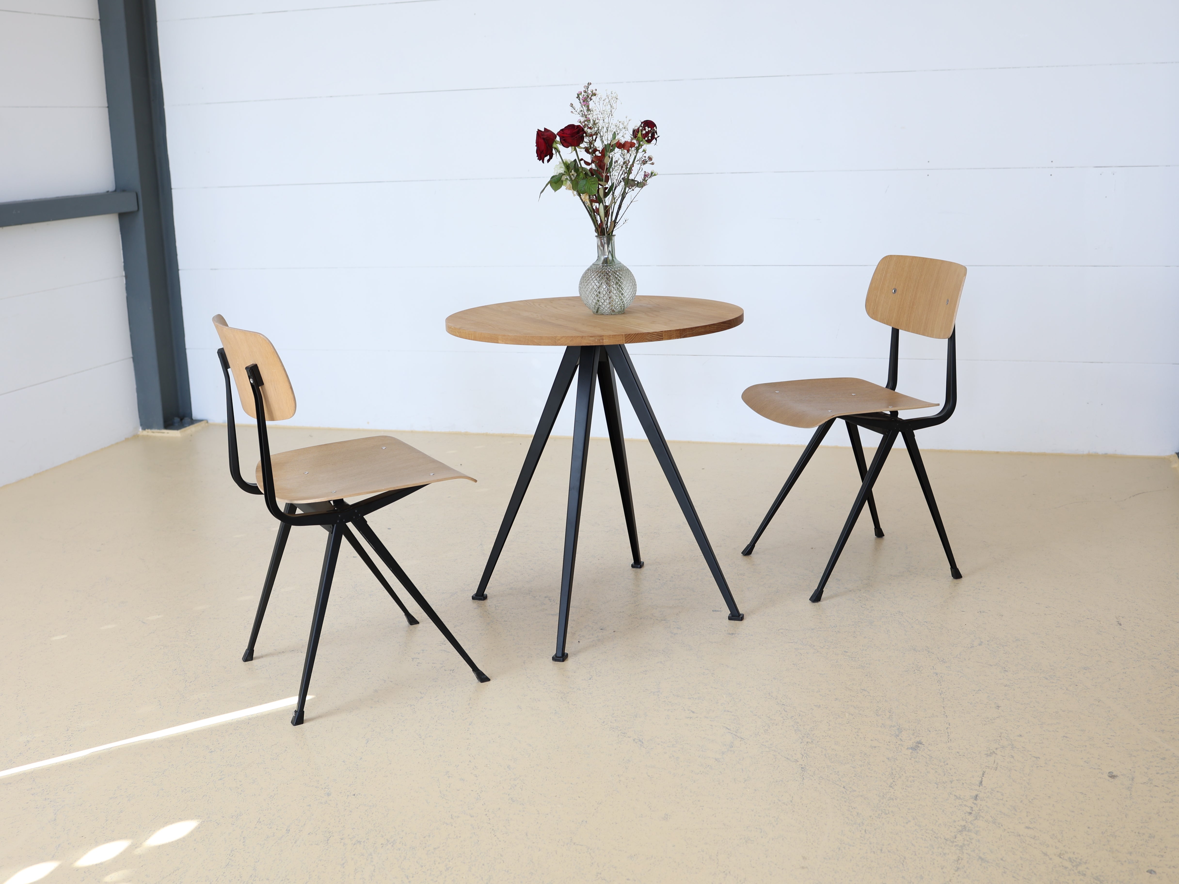 SET: Pyramid HAY Tisch & Result Stühle