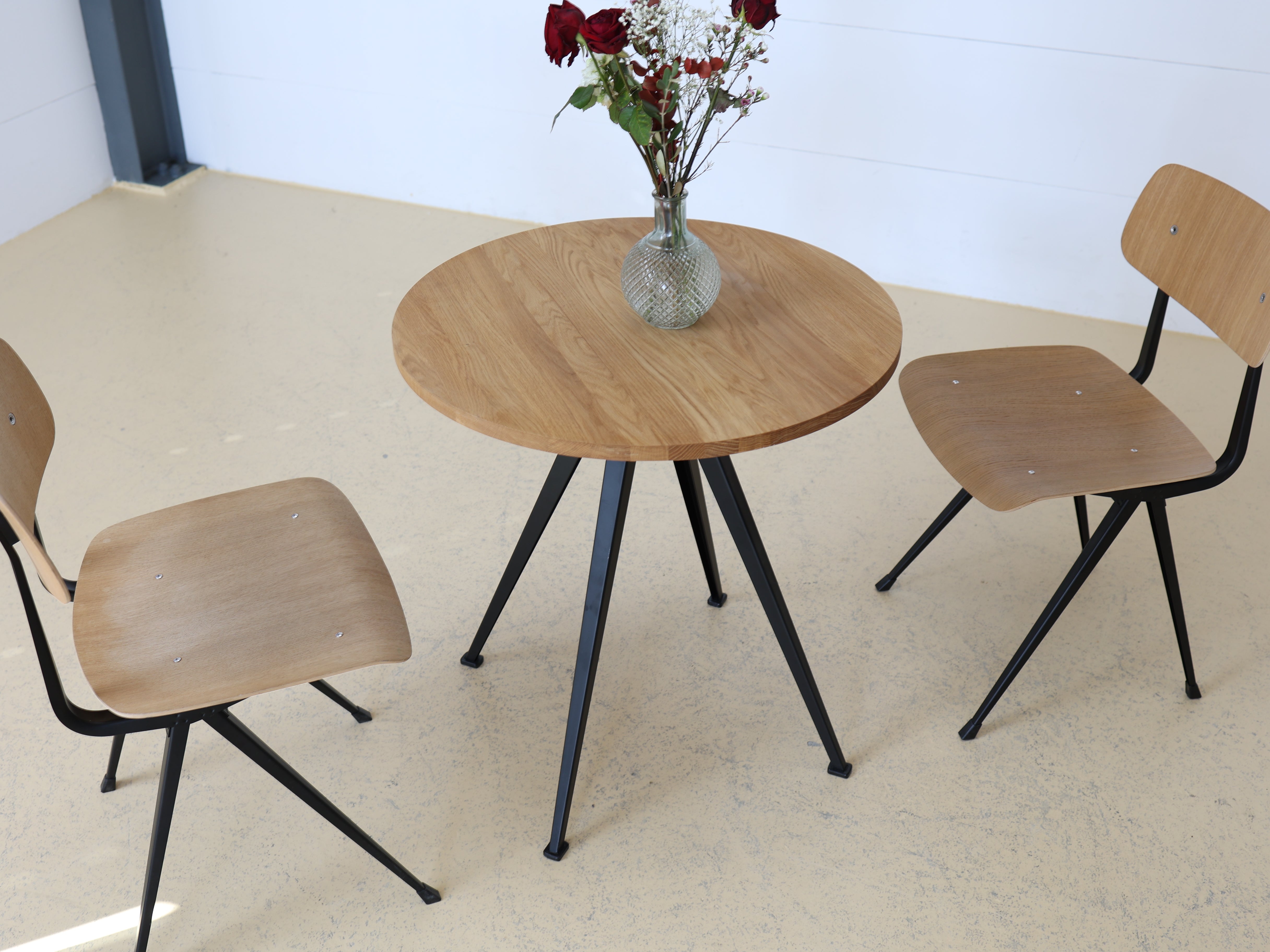 SET: Pyramid HAY Tisch & Result Stühle