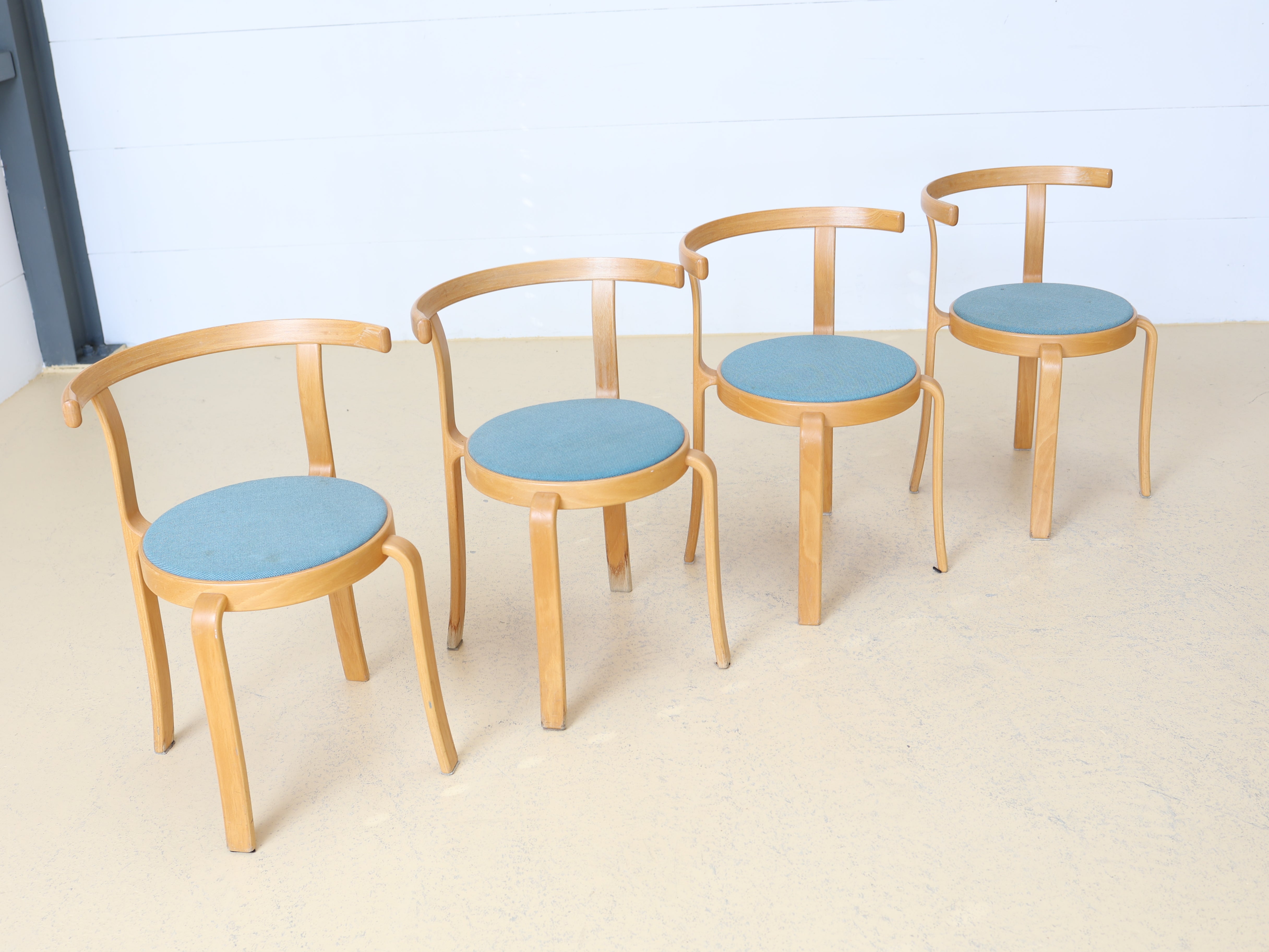 Magnus Olesen Stapelstuhl Blau 8